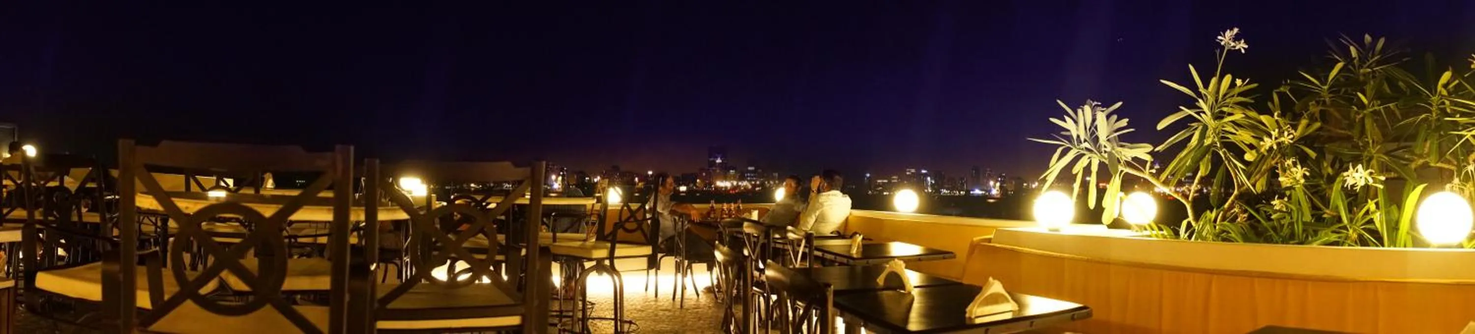 Restaurant/places to eat in Hotel Harbour View Colaba