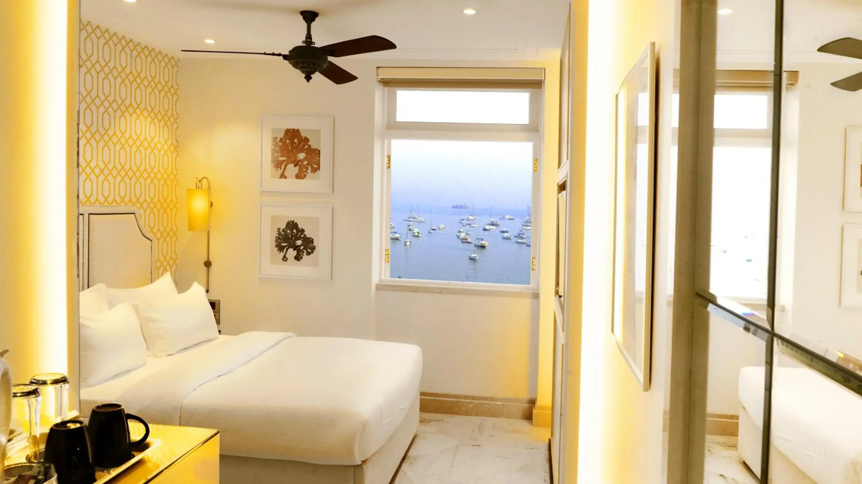 Deluxe Sea Facing Room in Hotel Harbour View Colaba Deluxe Sea Facing Room in Hotel Harbour View Colaba