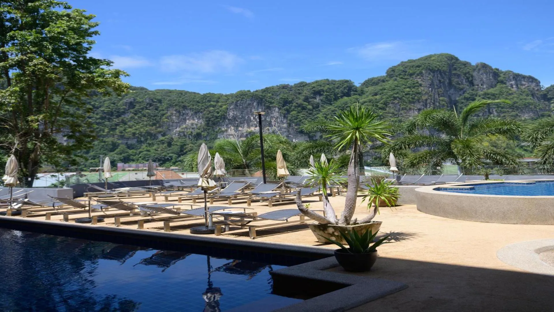 Swimming pool in Krabi Chada Resort