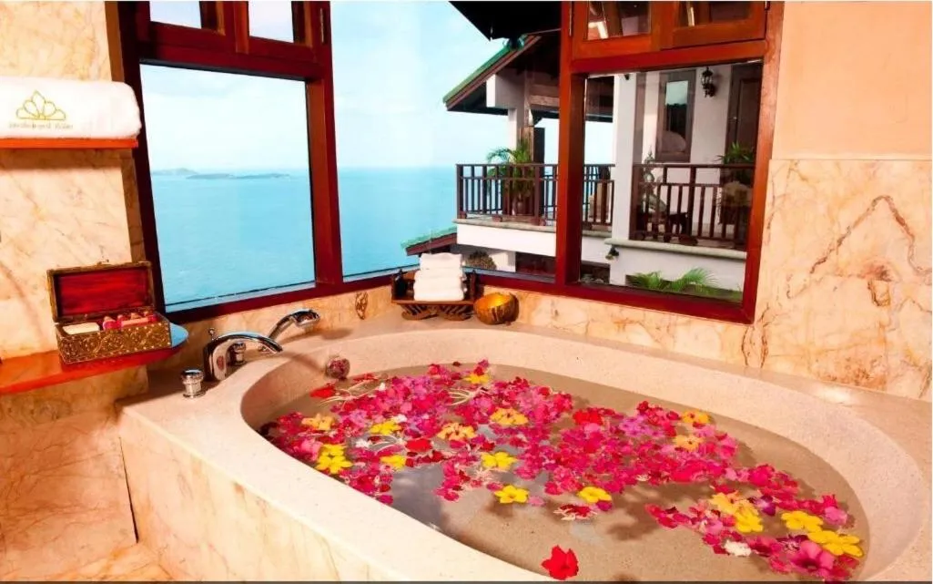Bath in Sandalwood Luxury Villa Resort
