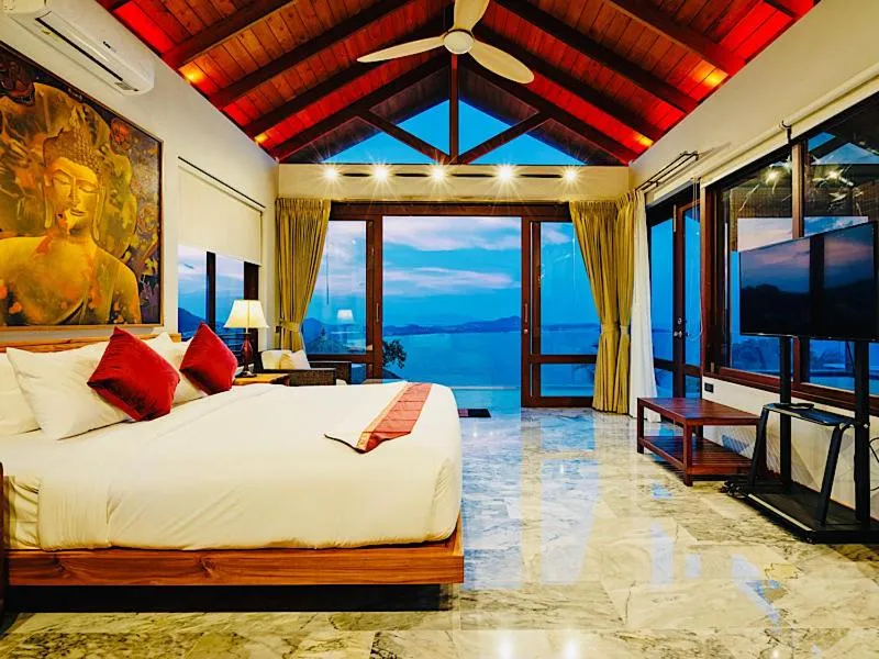 Bed in Sandalwood Luxury Villa Resort