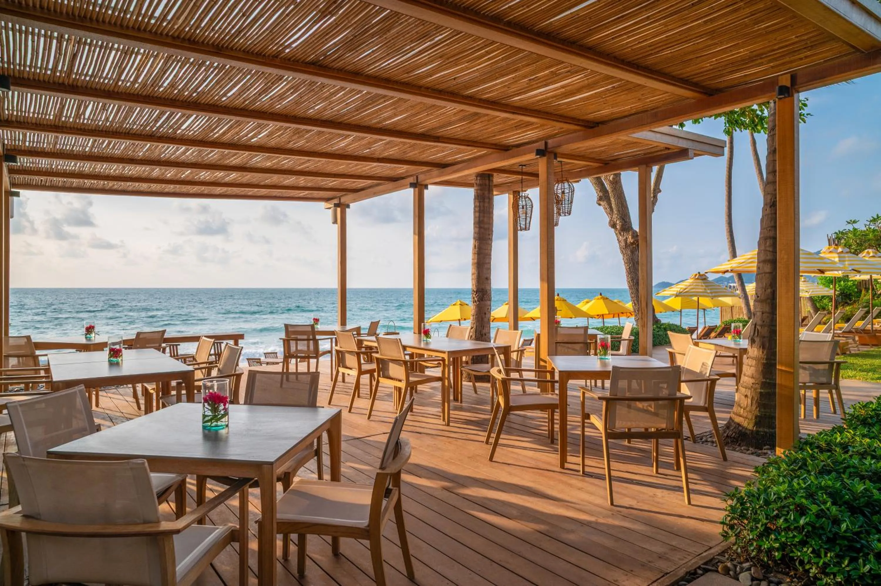 Lounge or bar in Buri Rasa Village Samui Adults Only