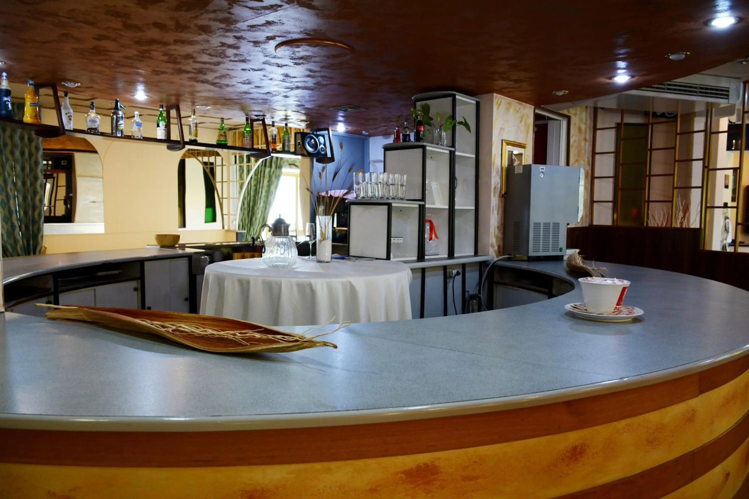 Restaurant/places to eat in Castelvetere Hotel