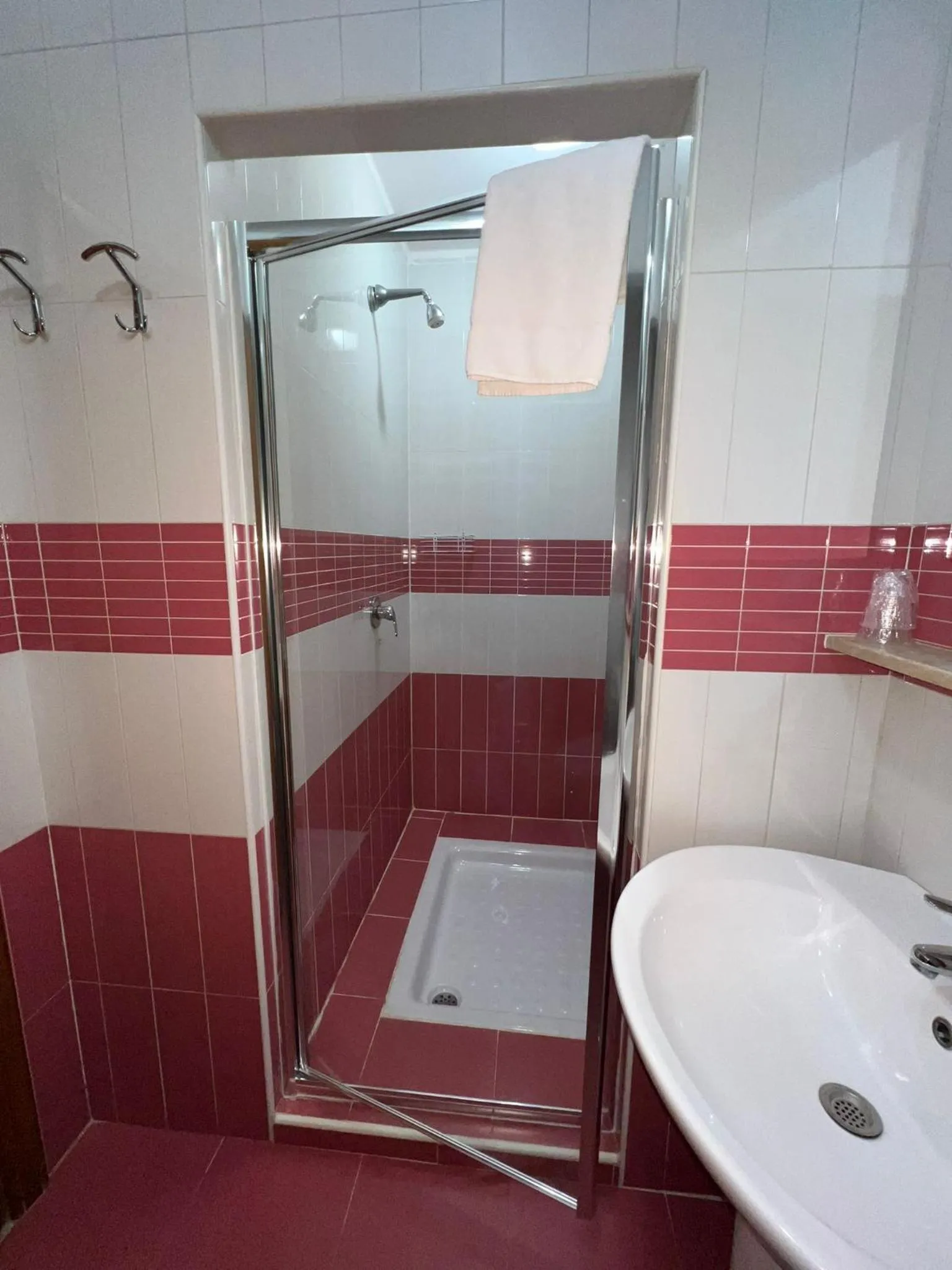 Shower in Hotel Martini