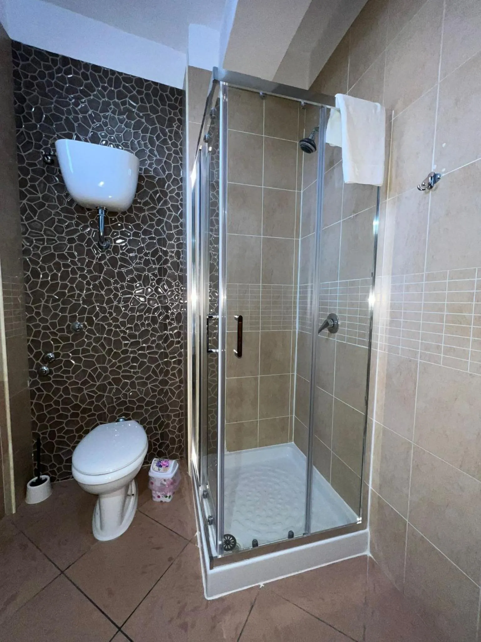 Shower in Hotel Martini