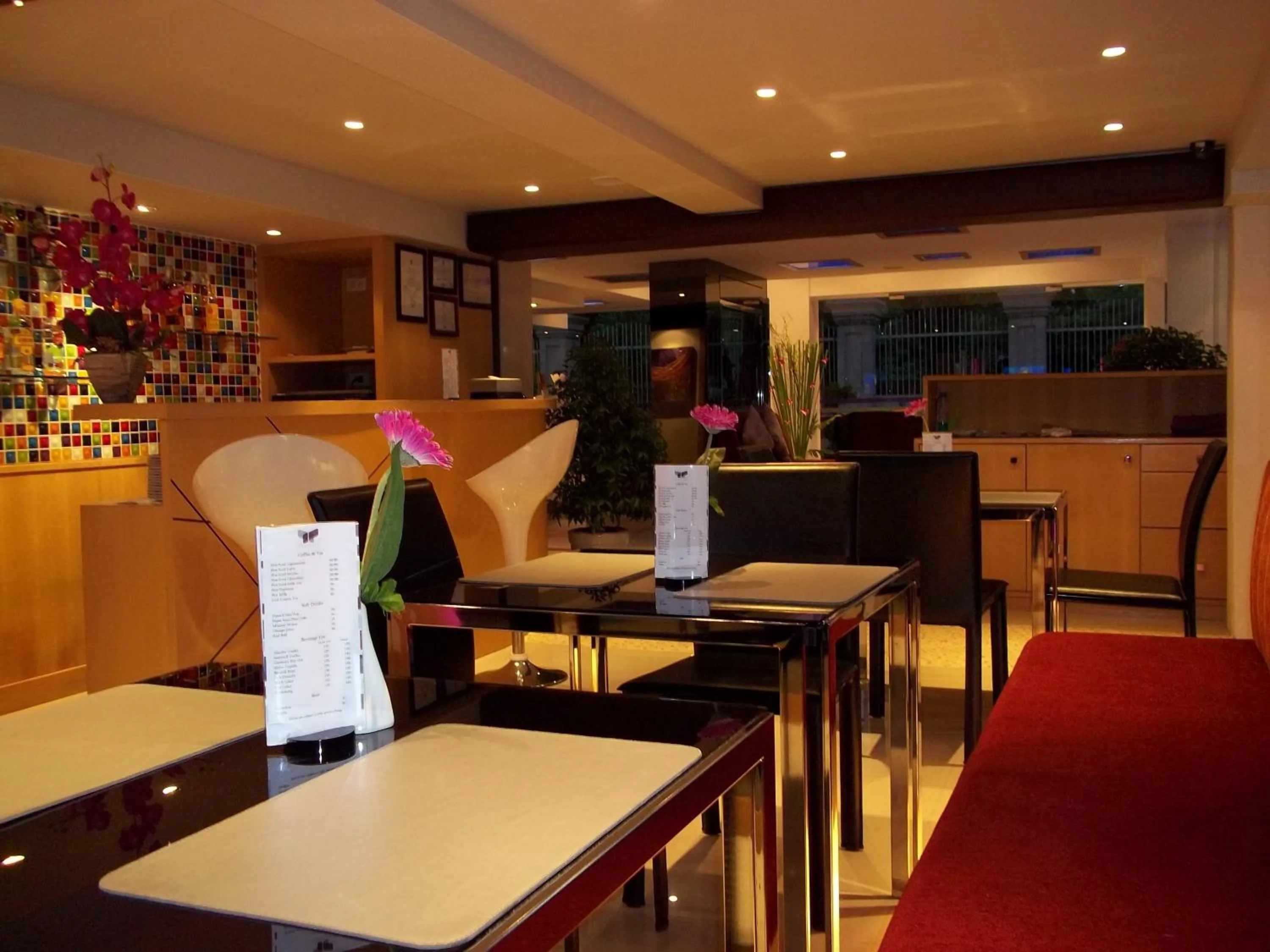 Restaurant/places to eat in Paradiso Boutique Suites