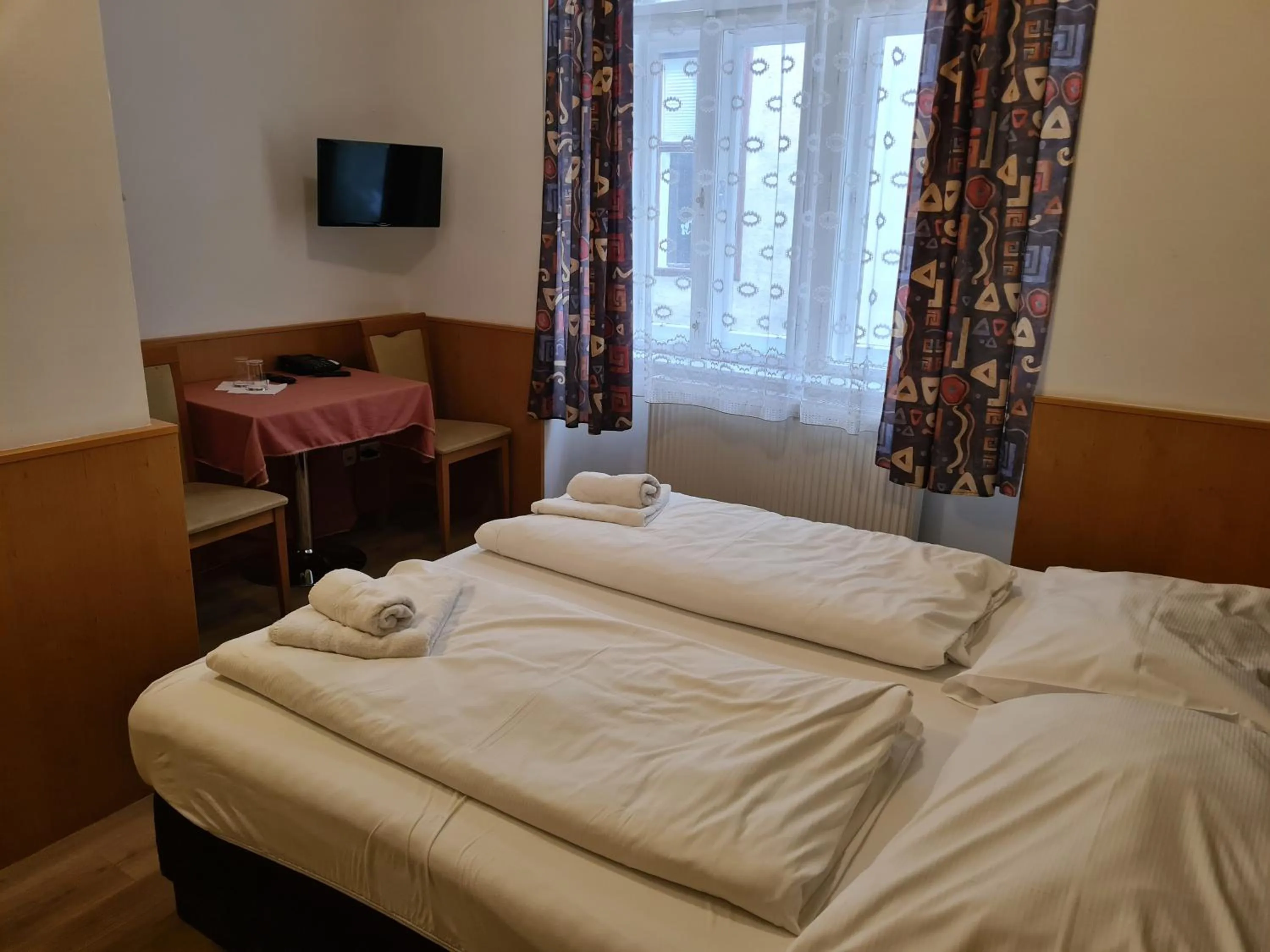 Bed in Pension Ani-Falstaff