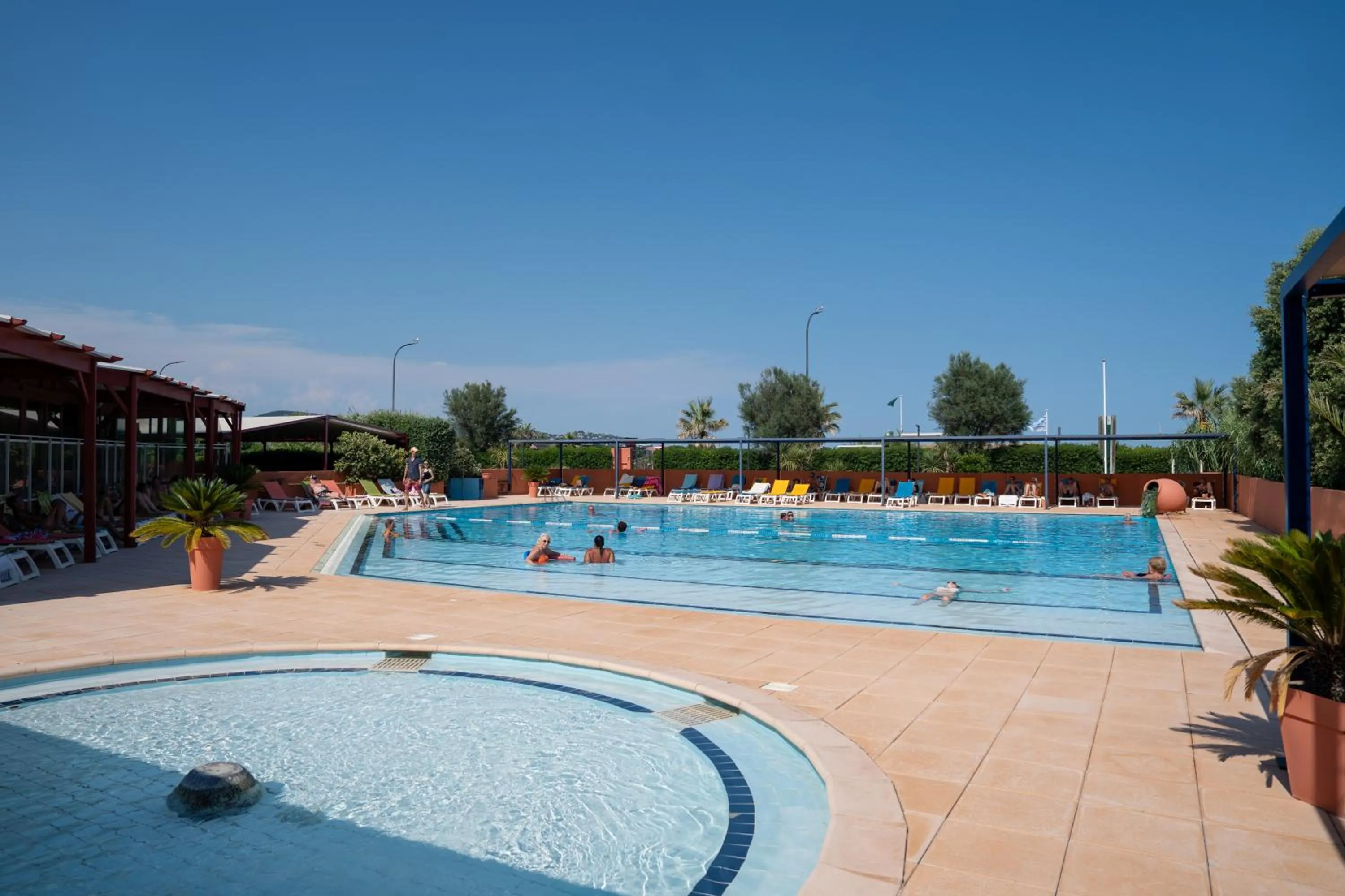 Pool view in VVF Golfe de Saint-Tropez