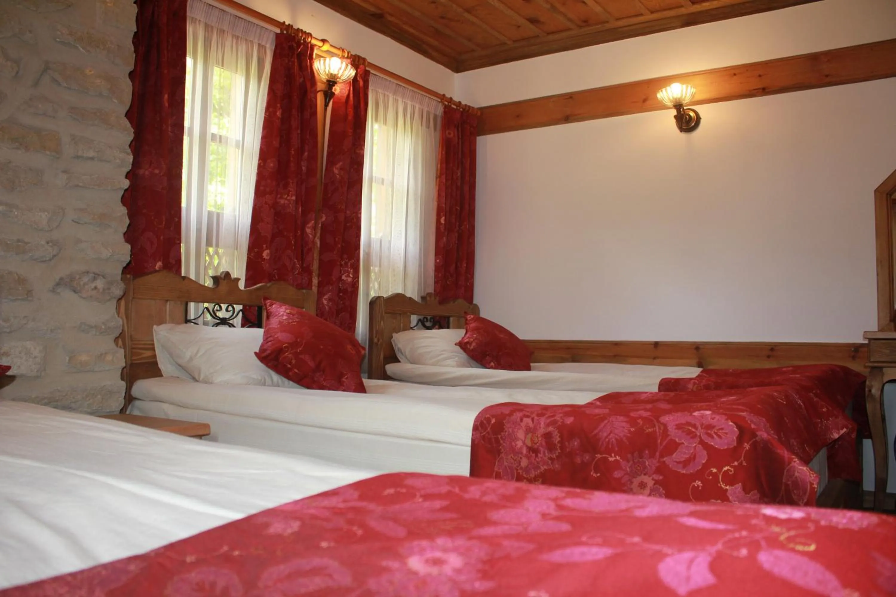 Photo of the whole room, Bed in Akbulut Konak