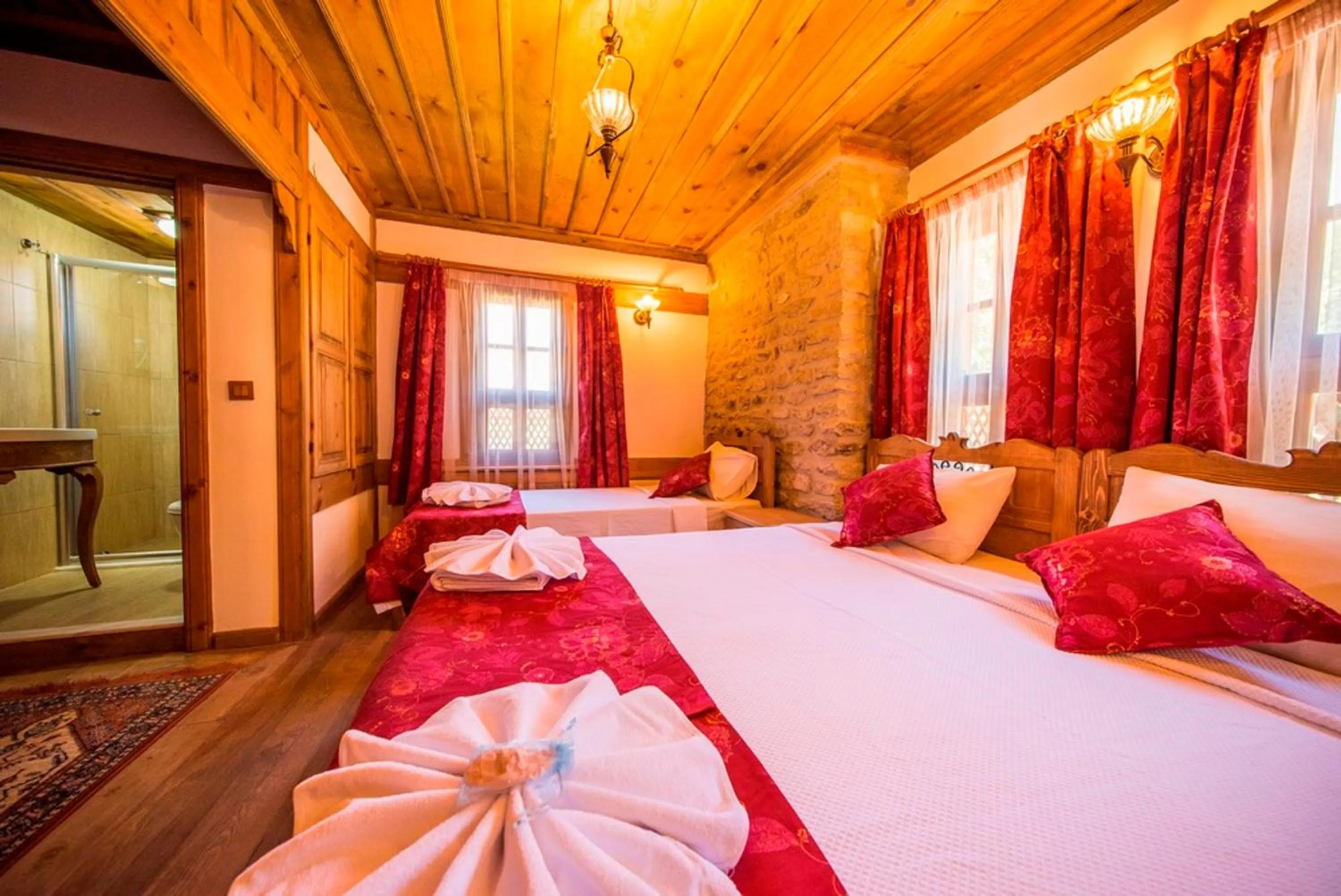Photo of the whole room, Bed in Akbulut Konak