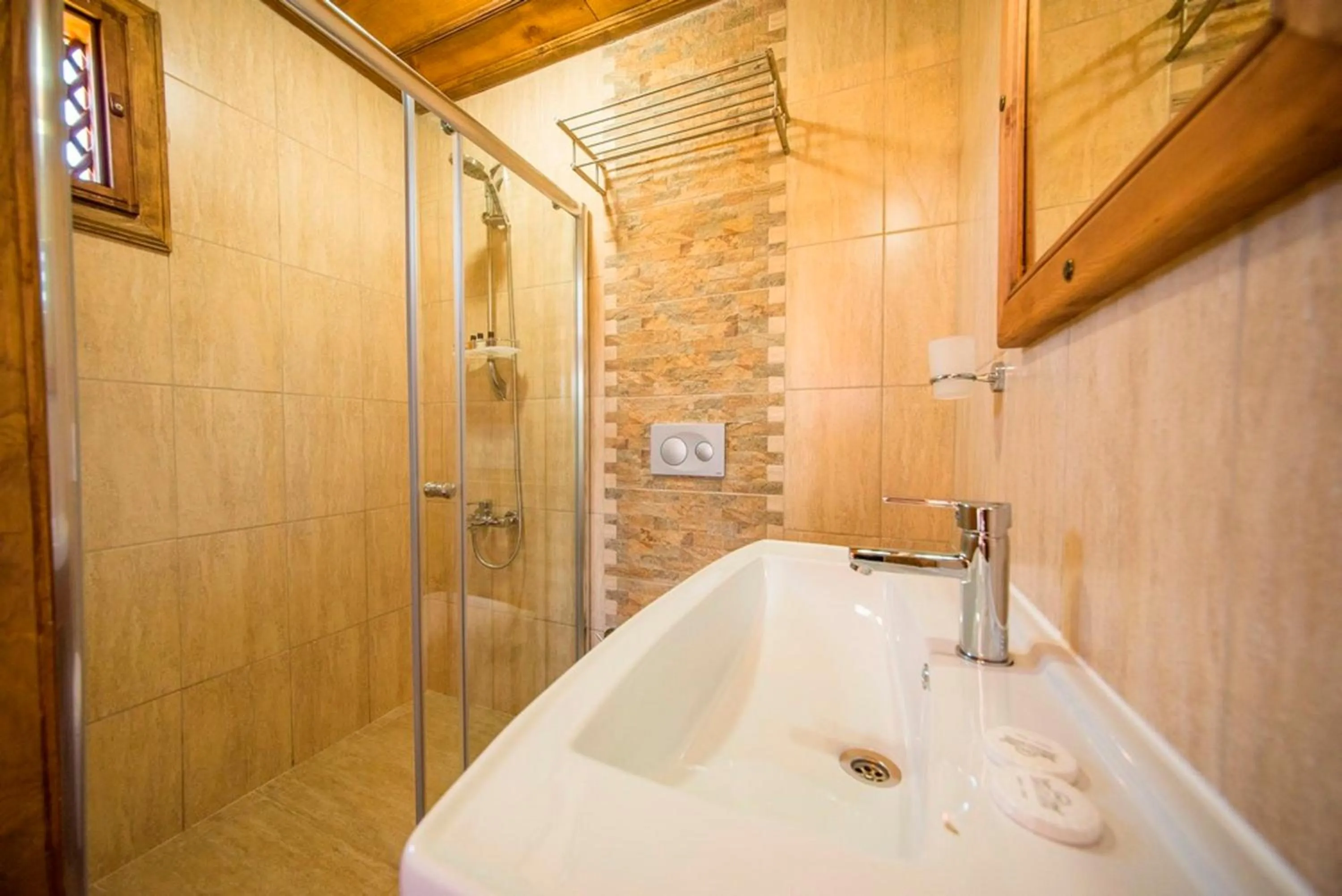 Shower in Akbulut Konak