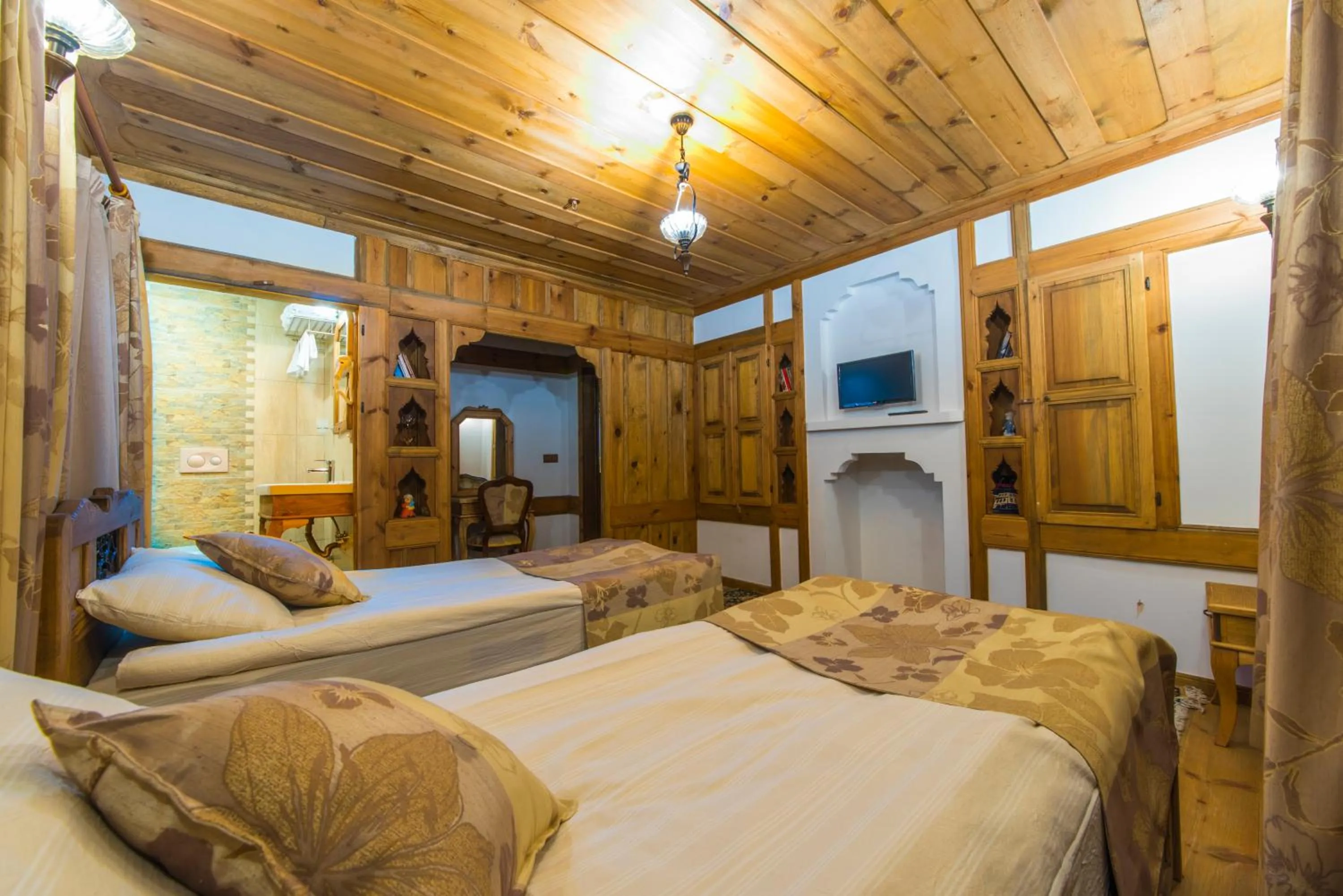 Shower, Bed in Akbulut Konak