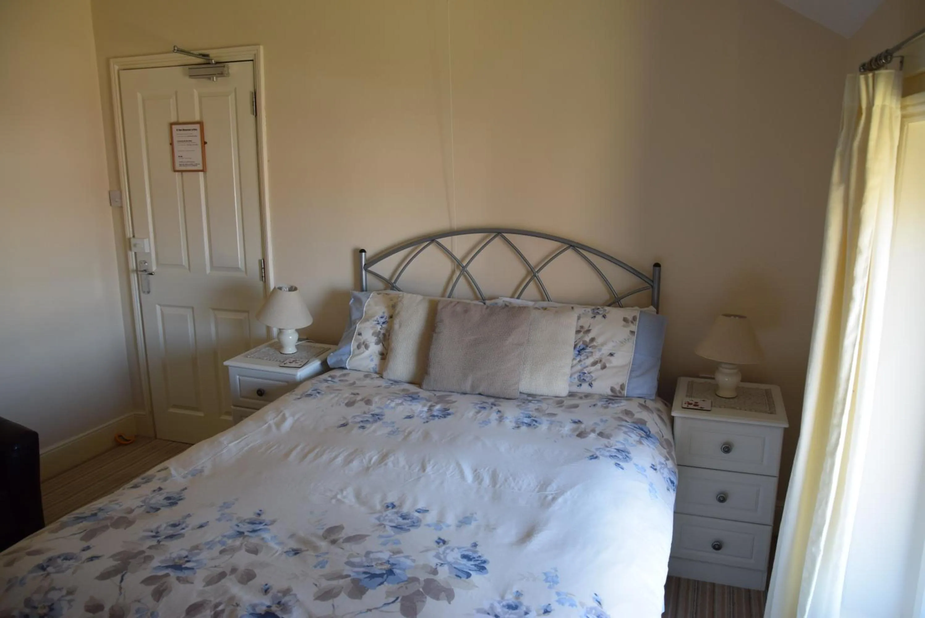 Photo of the whole room, Bed in Kingsleigh Guest House