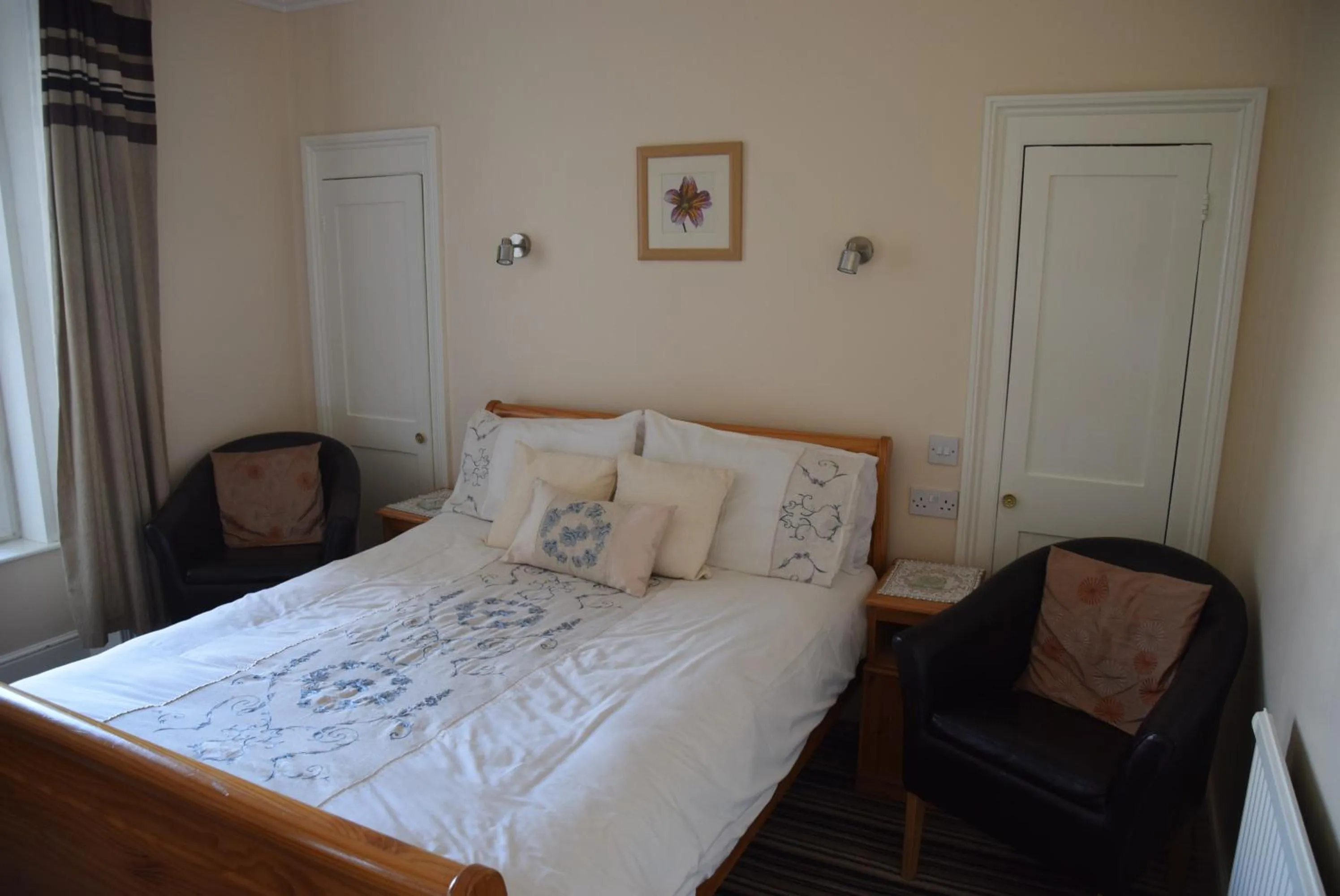 Photo of the whole room, Bed in Kingsleigh Guest House