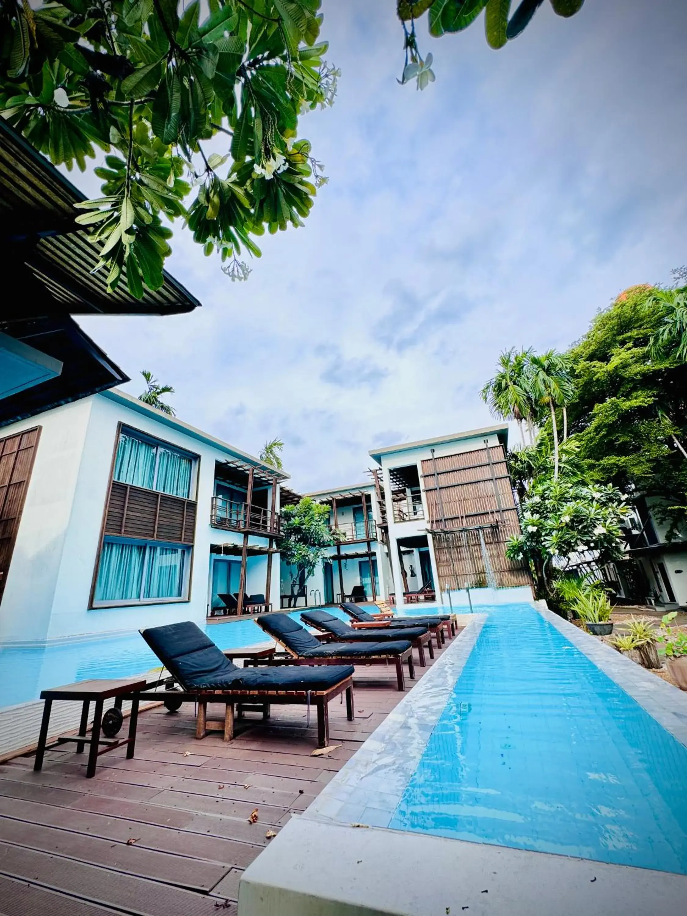 Pool view in Paragon Inn Pool view in Paragon Inn