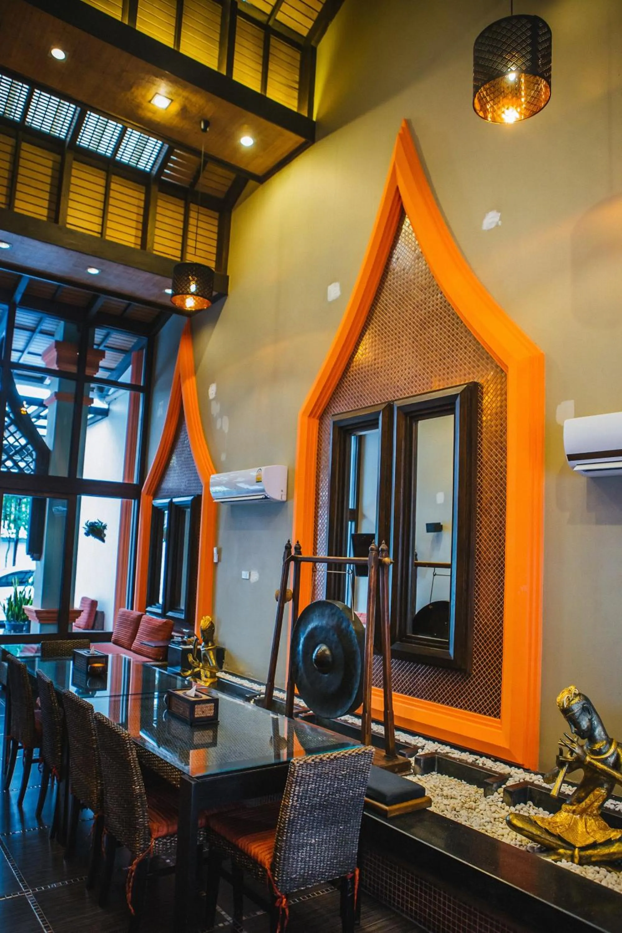 Decorative detail in Paragon Inn