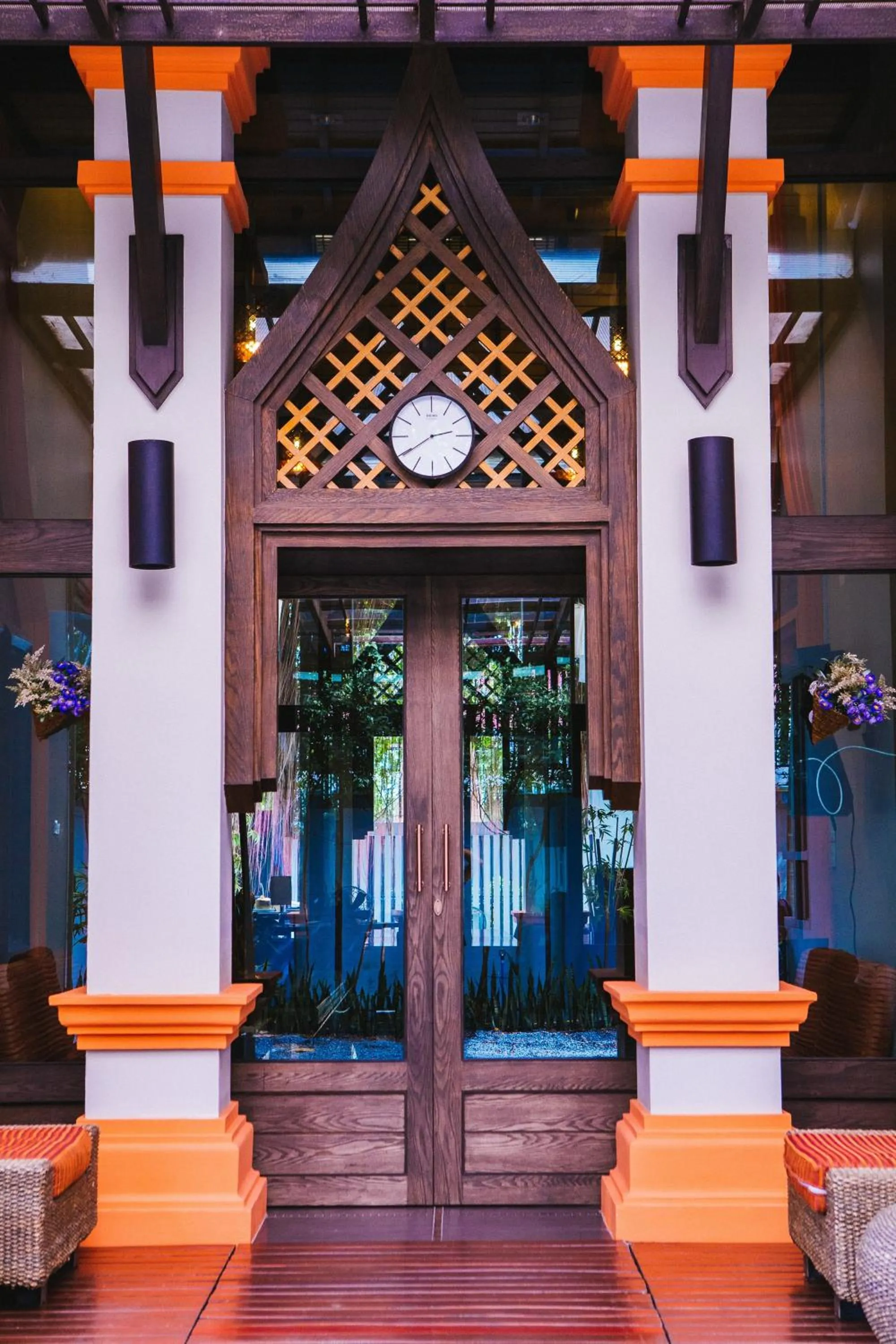 Decorative detail in Paragon Inn