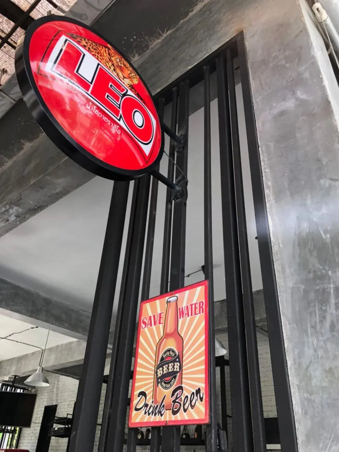 Lounge or bar in Paragon Inn Lounge or bar in Paragon Inn