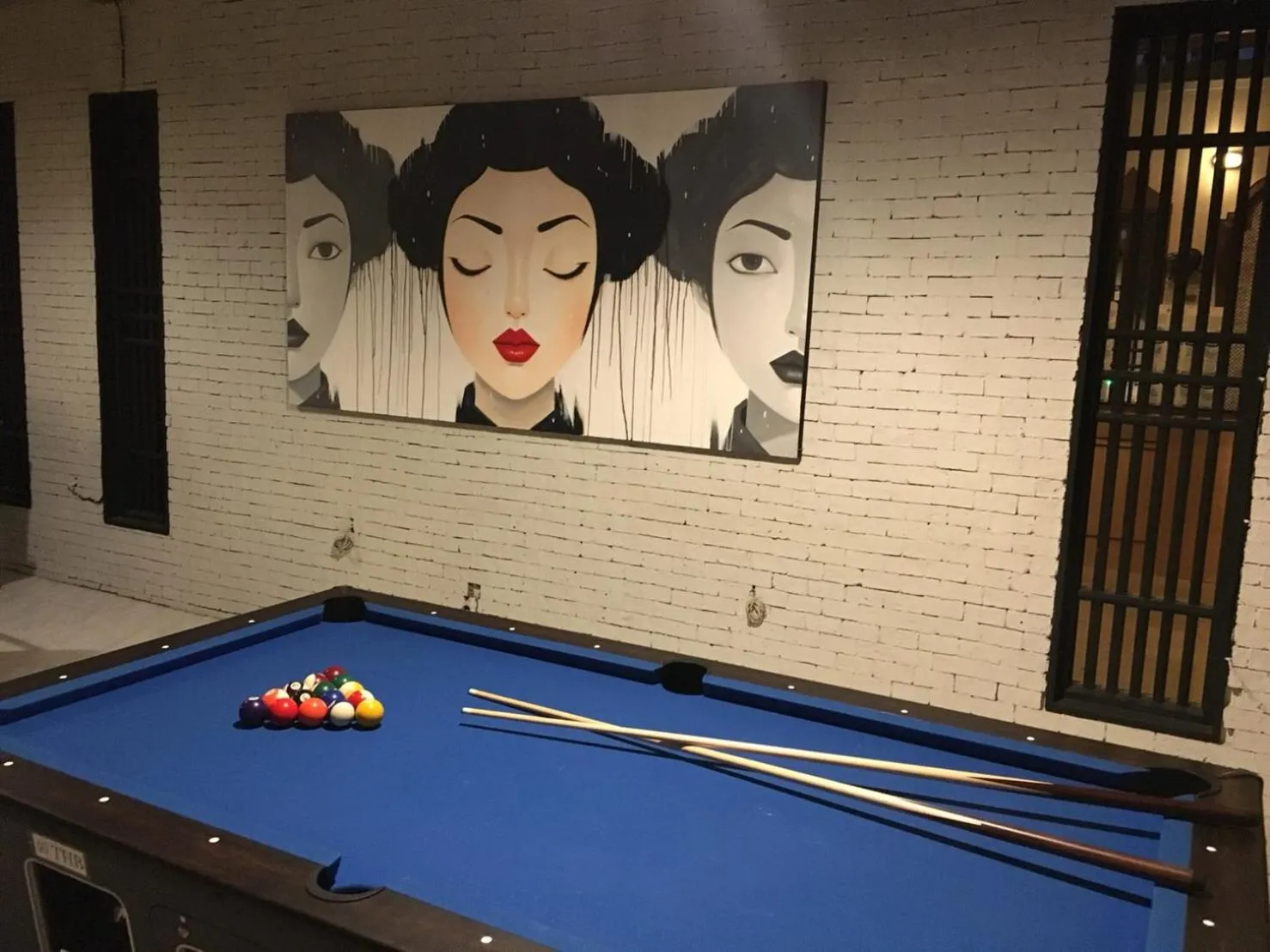 Seating area in Paragon Inn