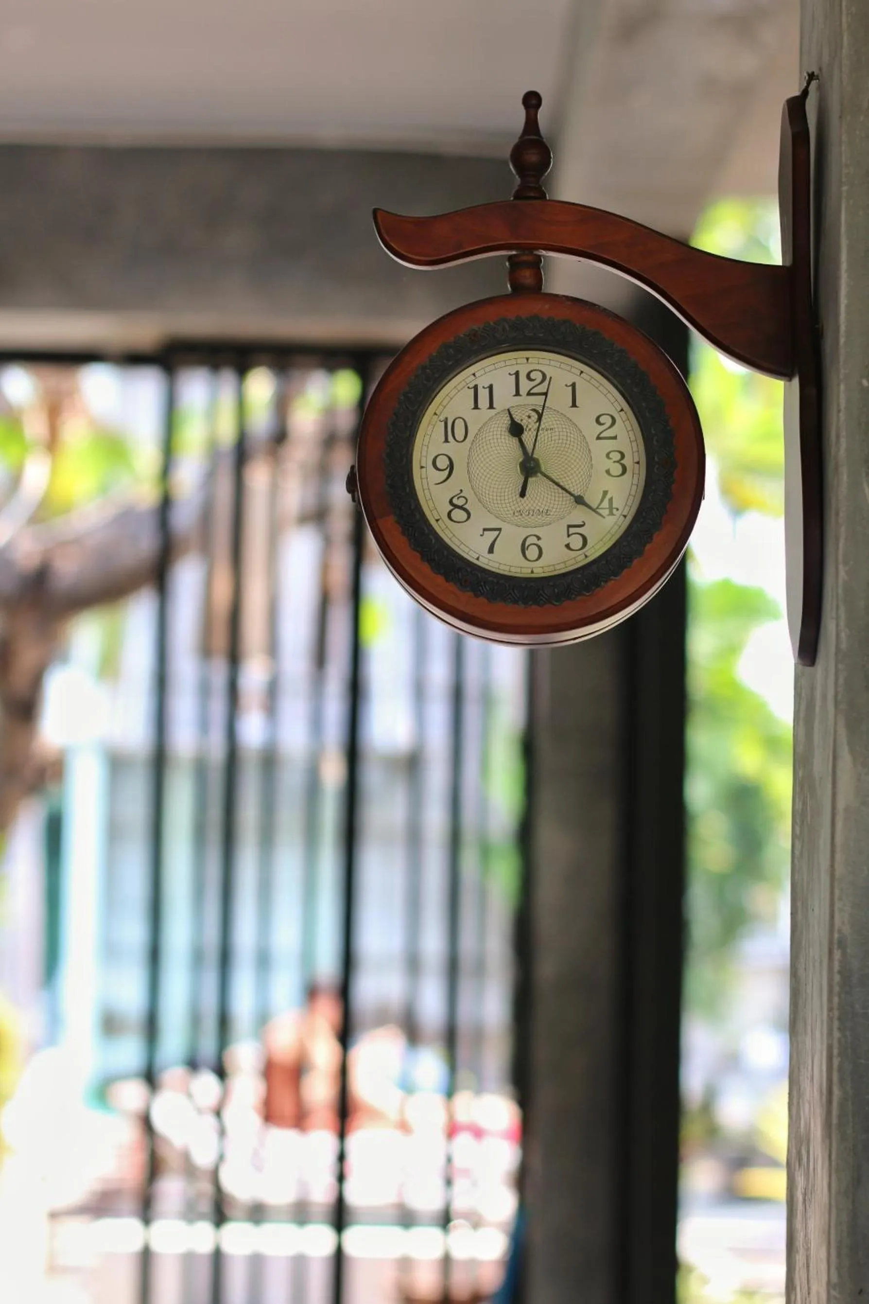 Decorative detail in Paragon Inn