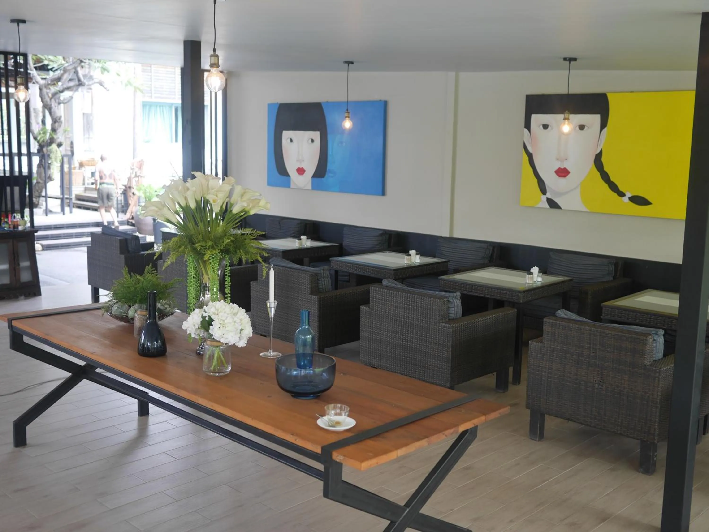 Restaurant/places to eat in Paragon Inn