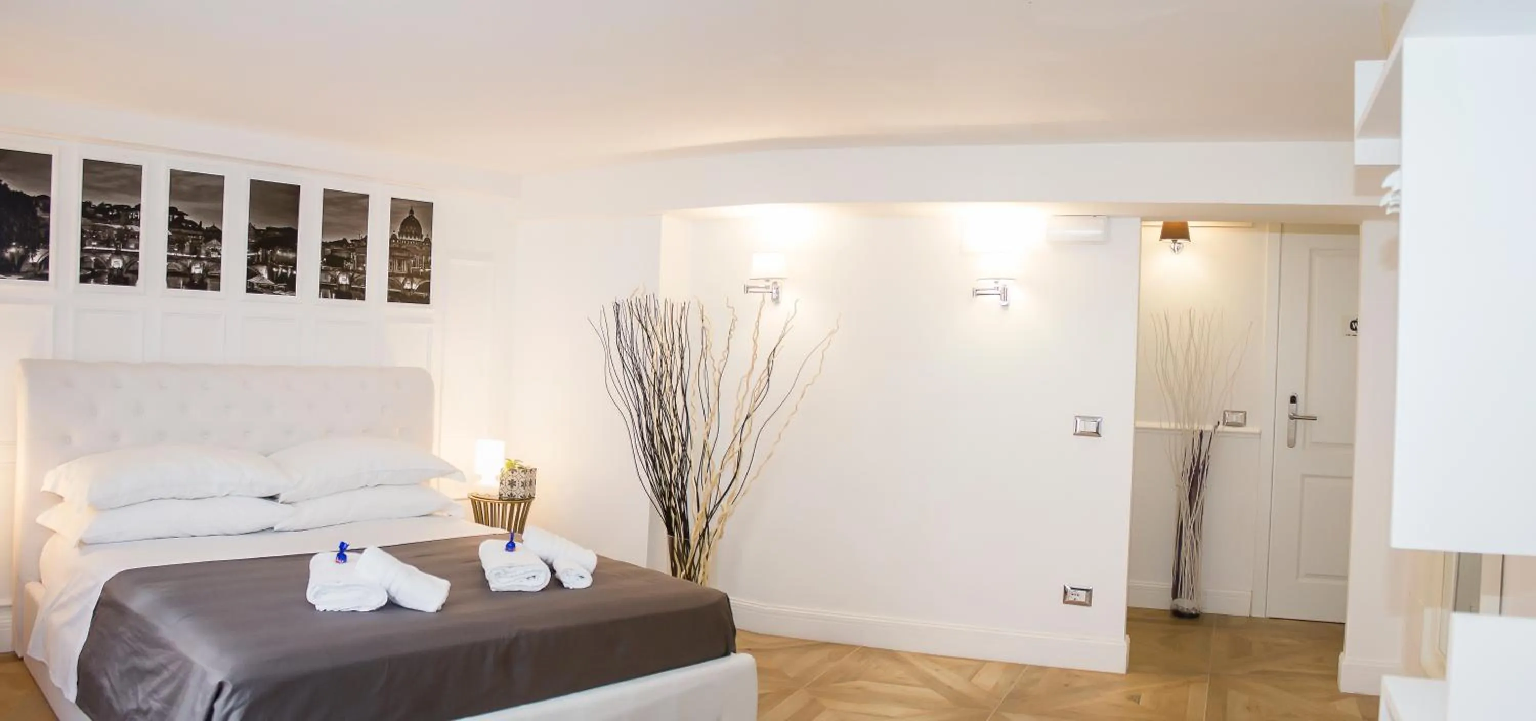 Bedroom, Bed in Vatican Luxury Home