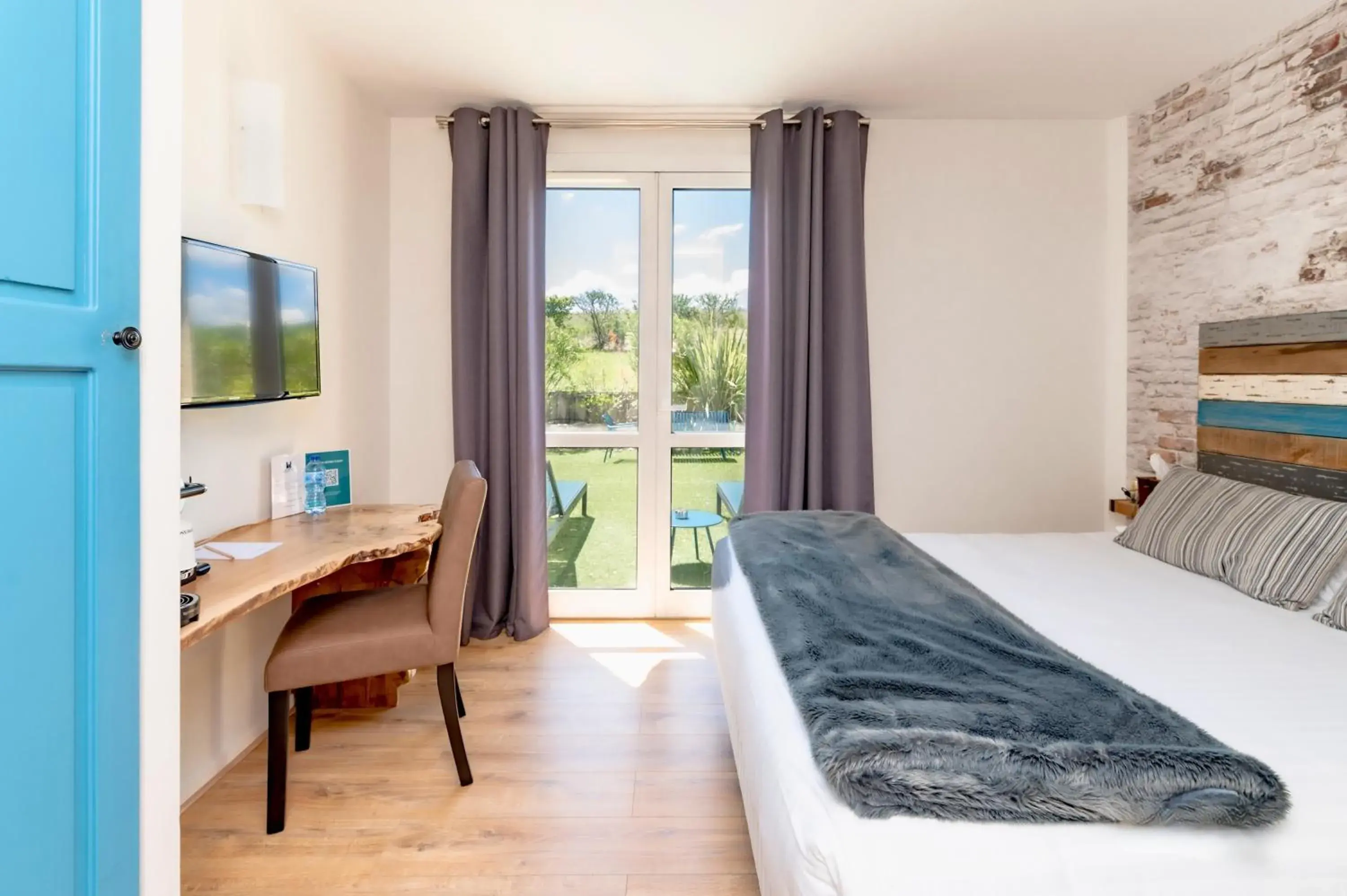 Comfort Room with Terrace in Pey La Tour - Logis Hôtels & Restaurant Comfort Room with Terrace in Pey La Tour - Logis Hôtels & Restaurant