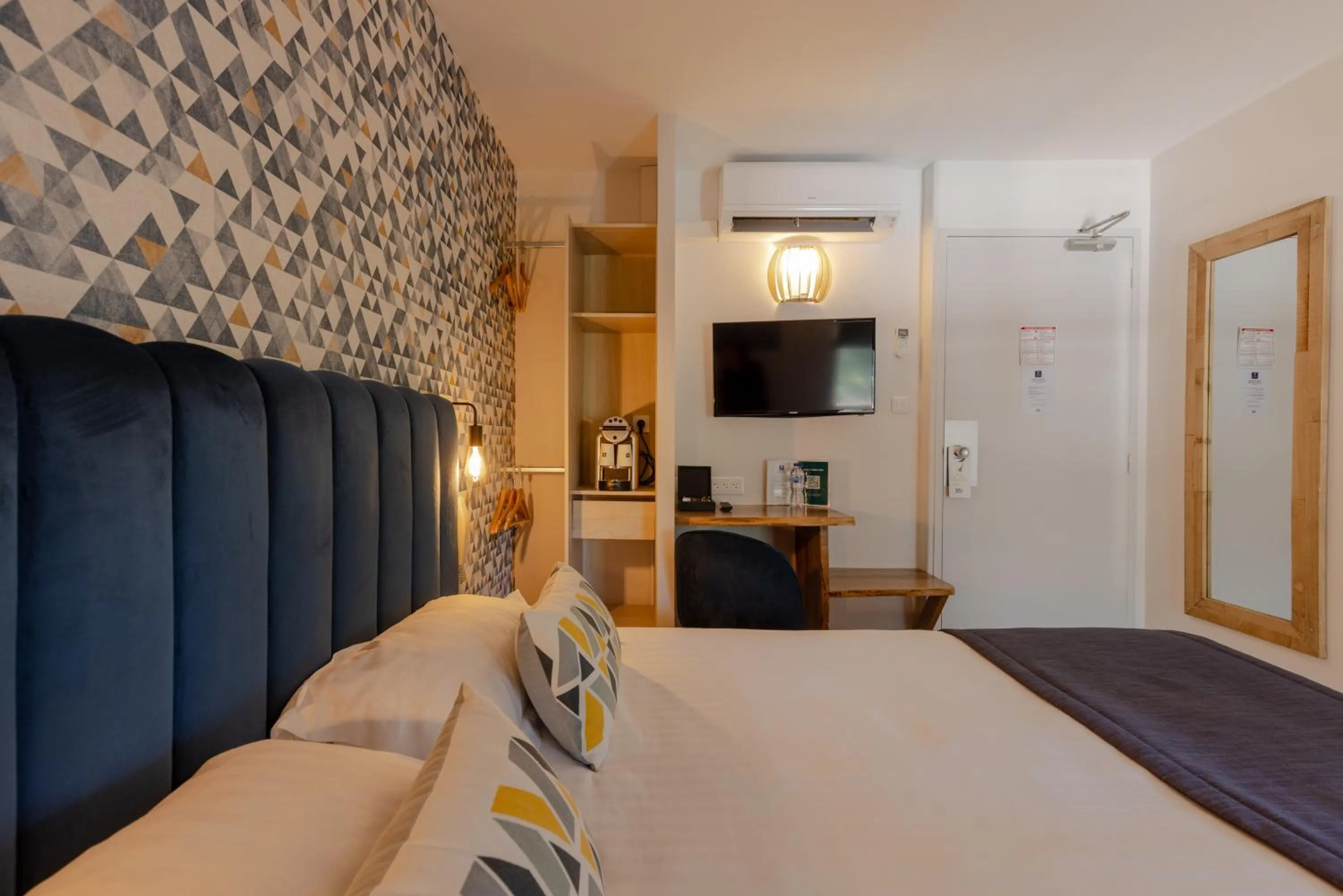 Photo of the whole room, Bed in Pey La Tour - Logis Hôtels & Restaurant