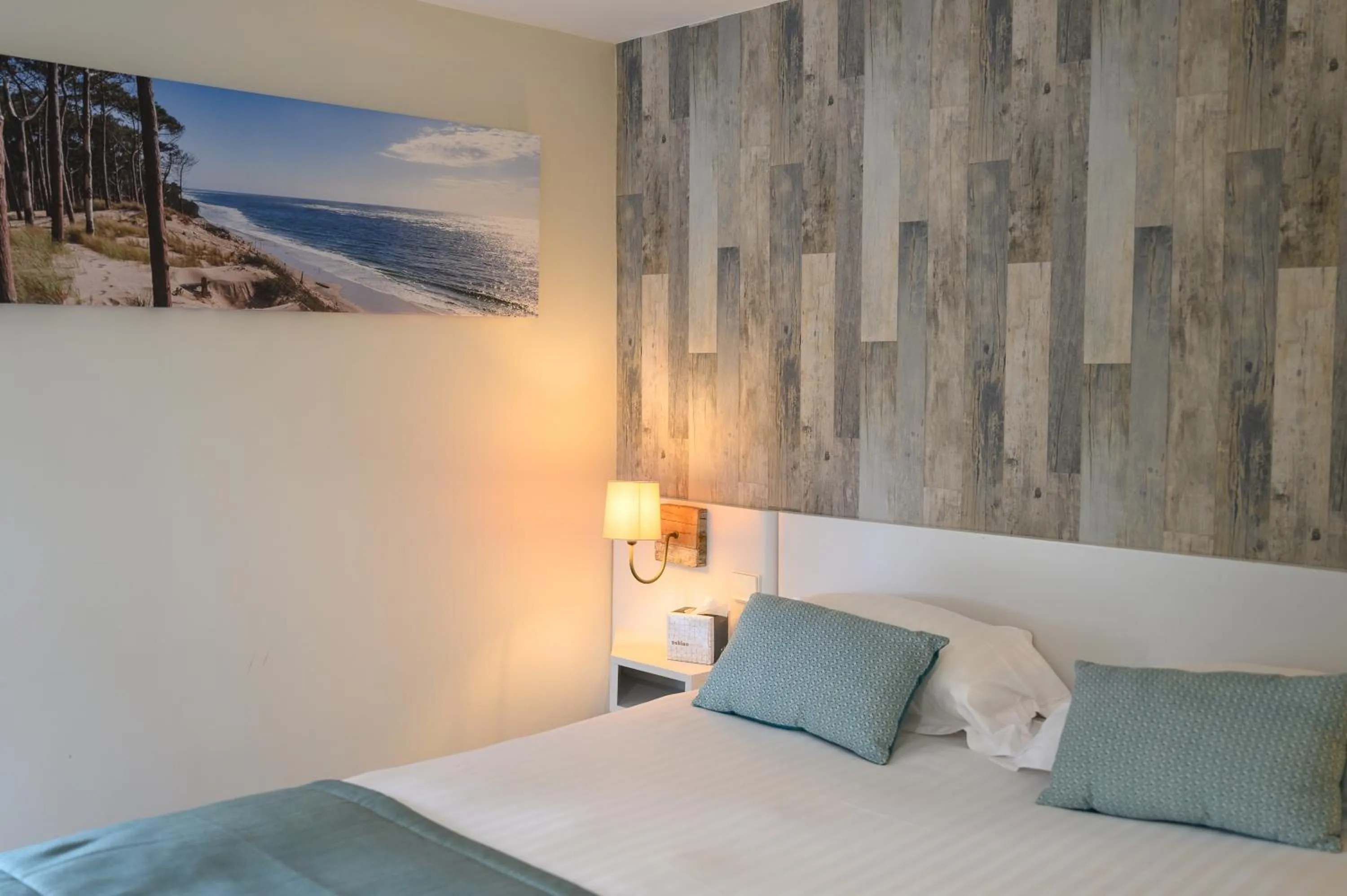 Bed in Pey La Tour - Logis Hôtels & Restaurant