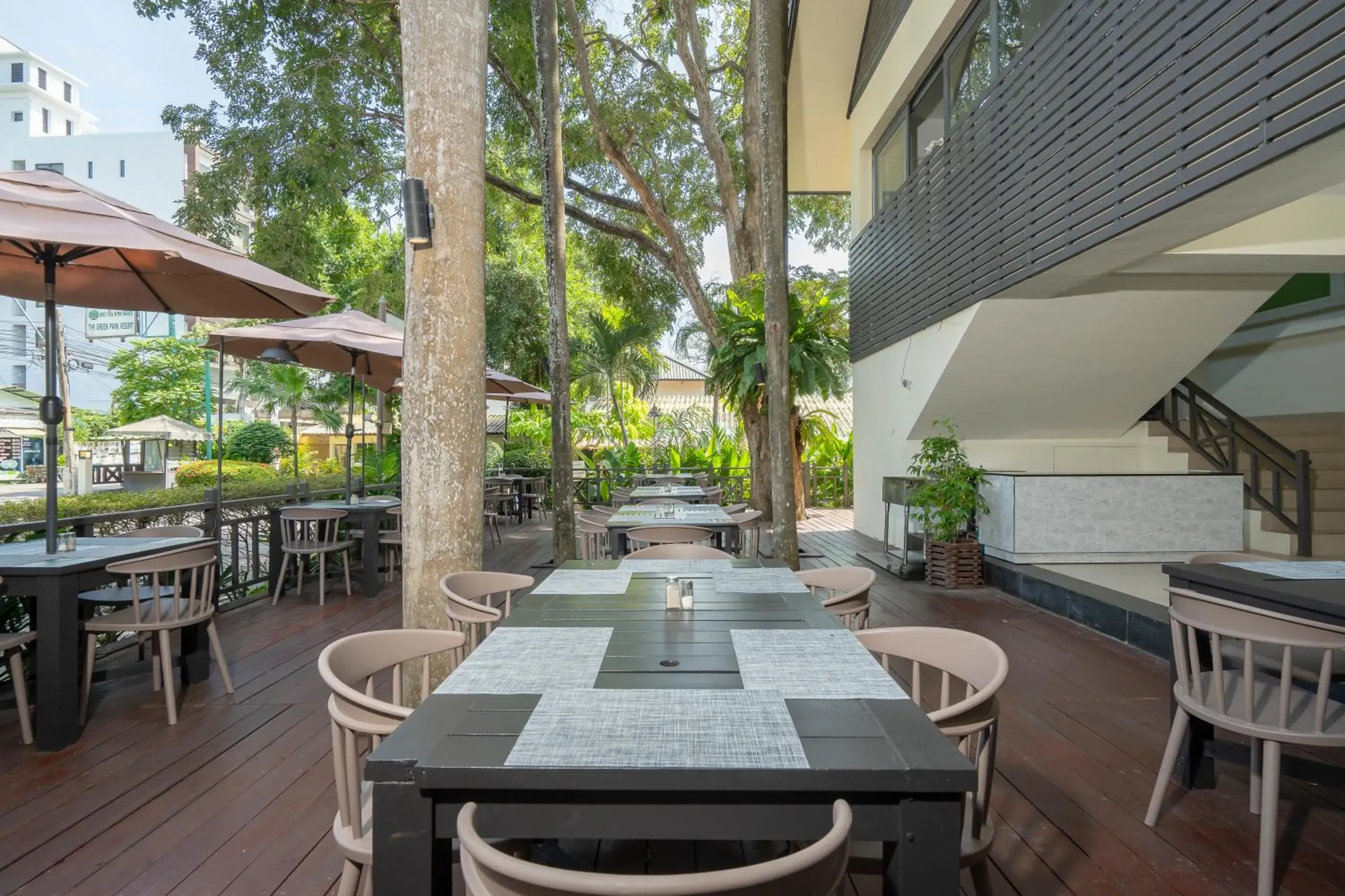 Restaurant/places to eat in The Green Park Resort Restaurant/places to eat in The Green Park Resort