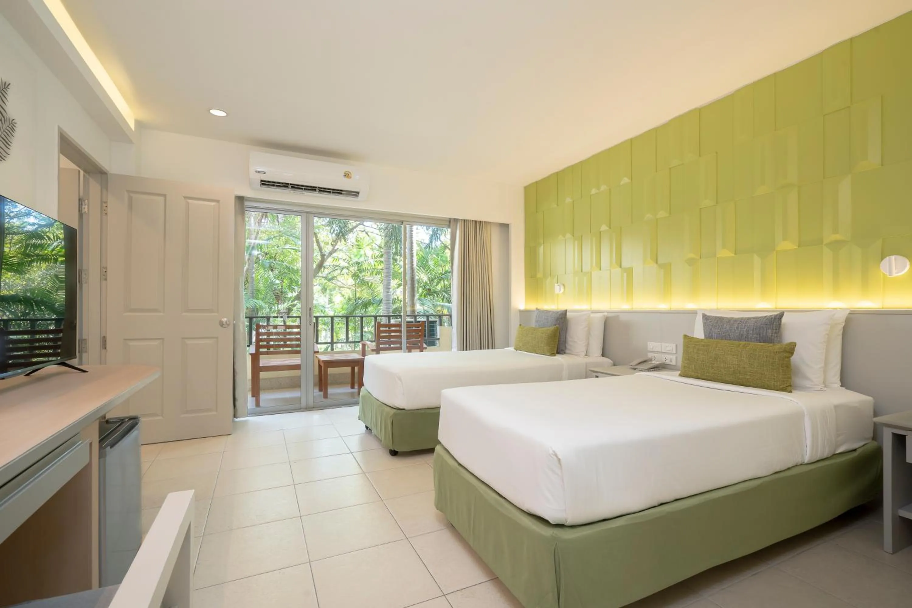 Bed in The Green Park Resort