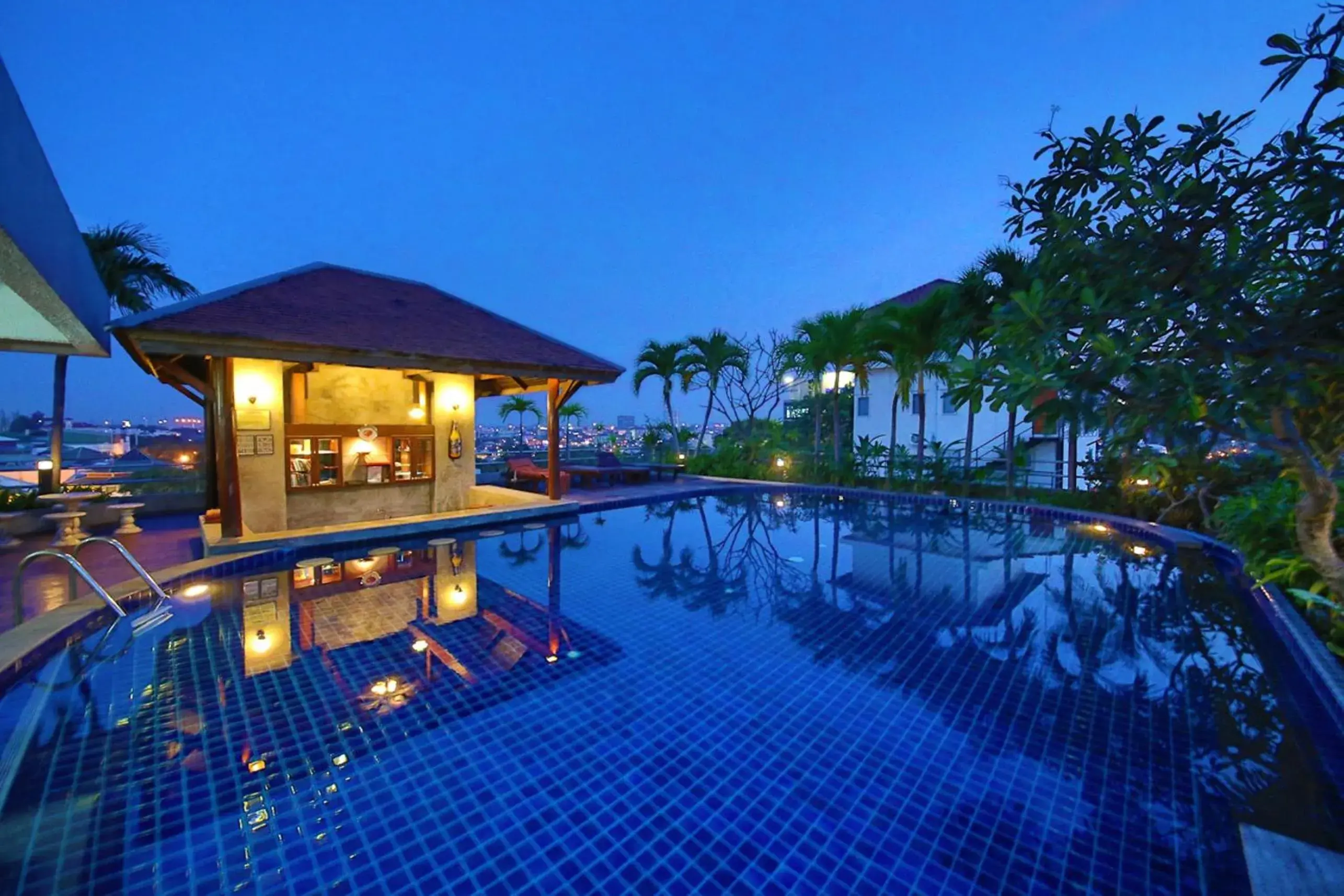 Swimming pool in Sunshine Vista Hotel Swimming pool in Sunshine Vista Hotel