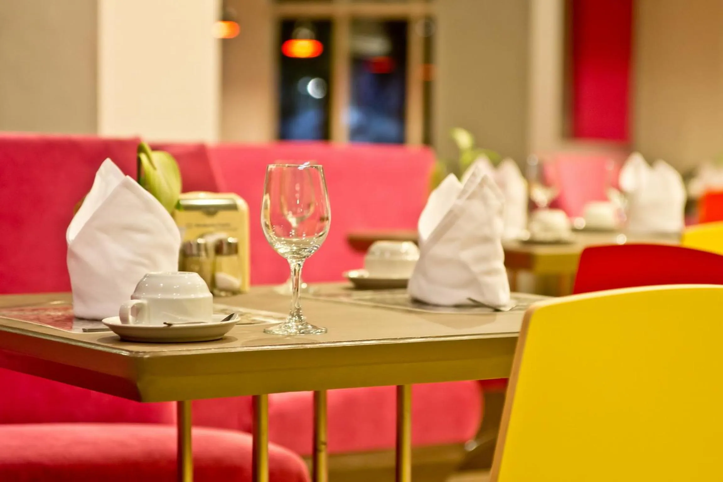 Restaurant/places to eat in Sunshine Vista Hotel