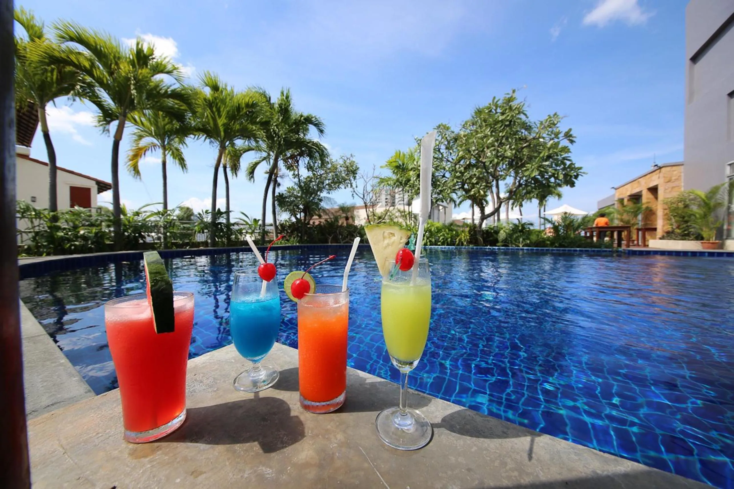 Swimming pool in Sunshine Vista Hotel