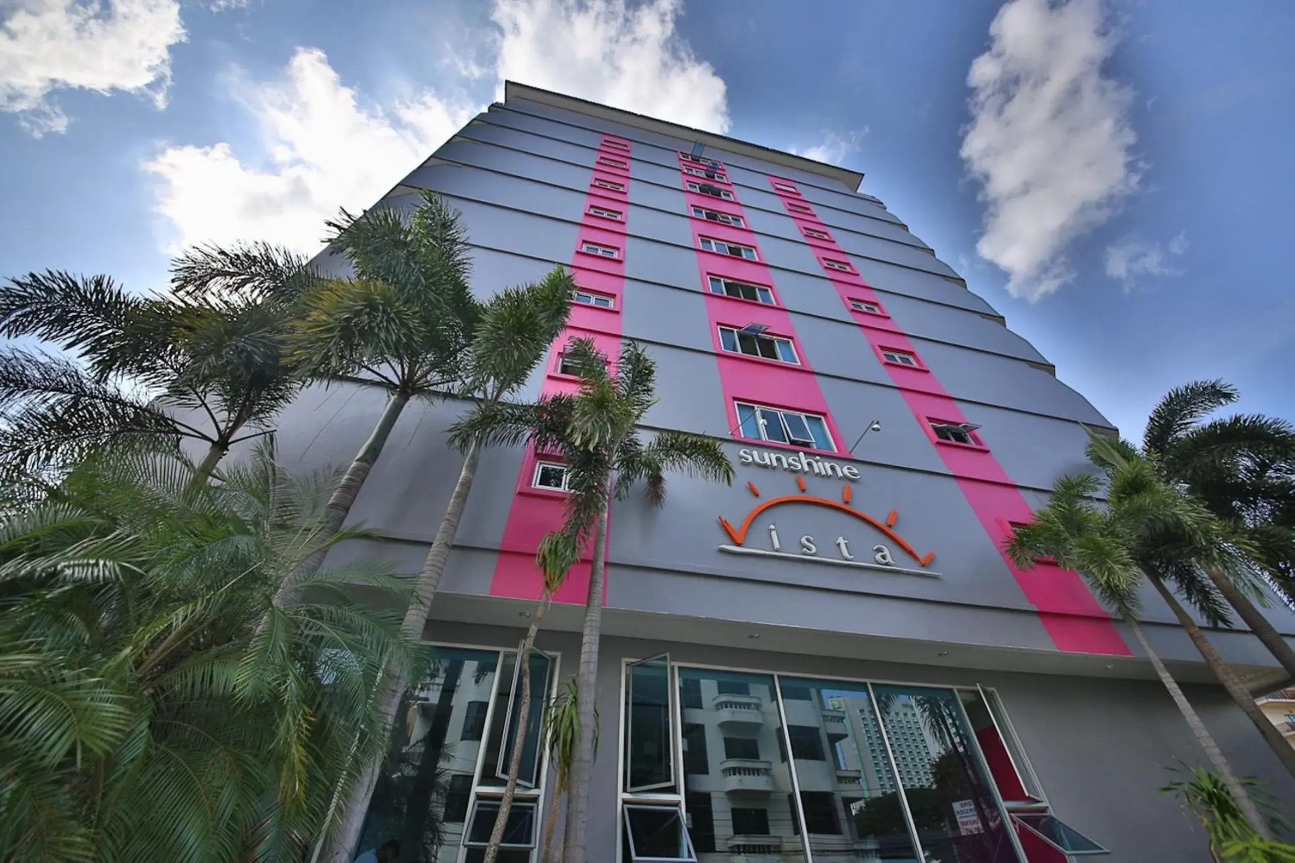 Facade/entrance in Sunshine Vista Hotel Facade/entrance in Sunshine Vista Hotel