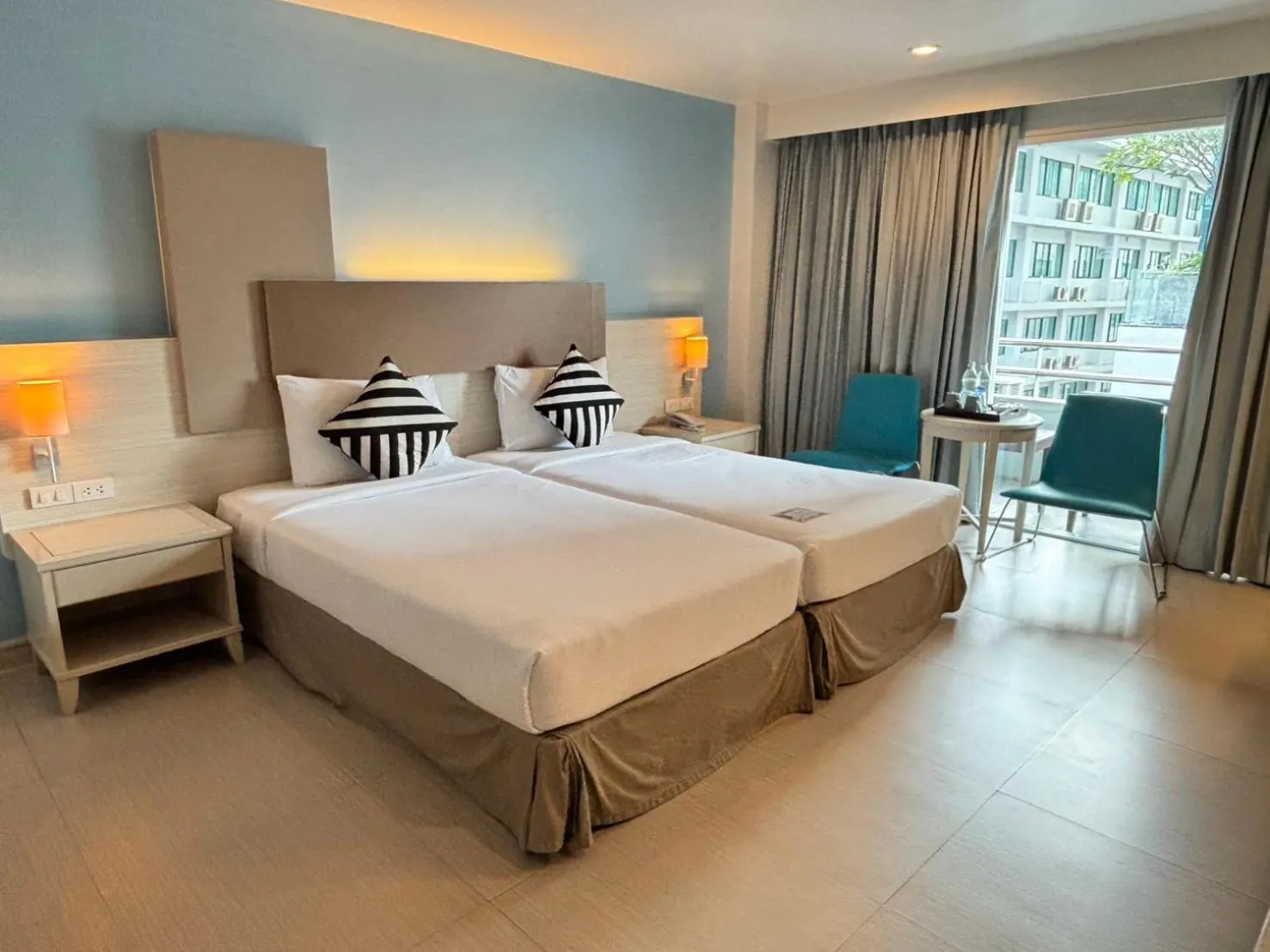 Bedroom, Bed in Sunshine Vista Hotel