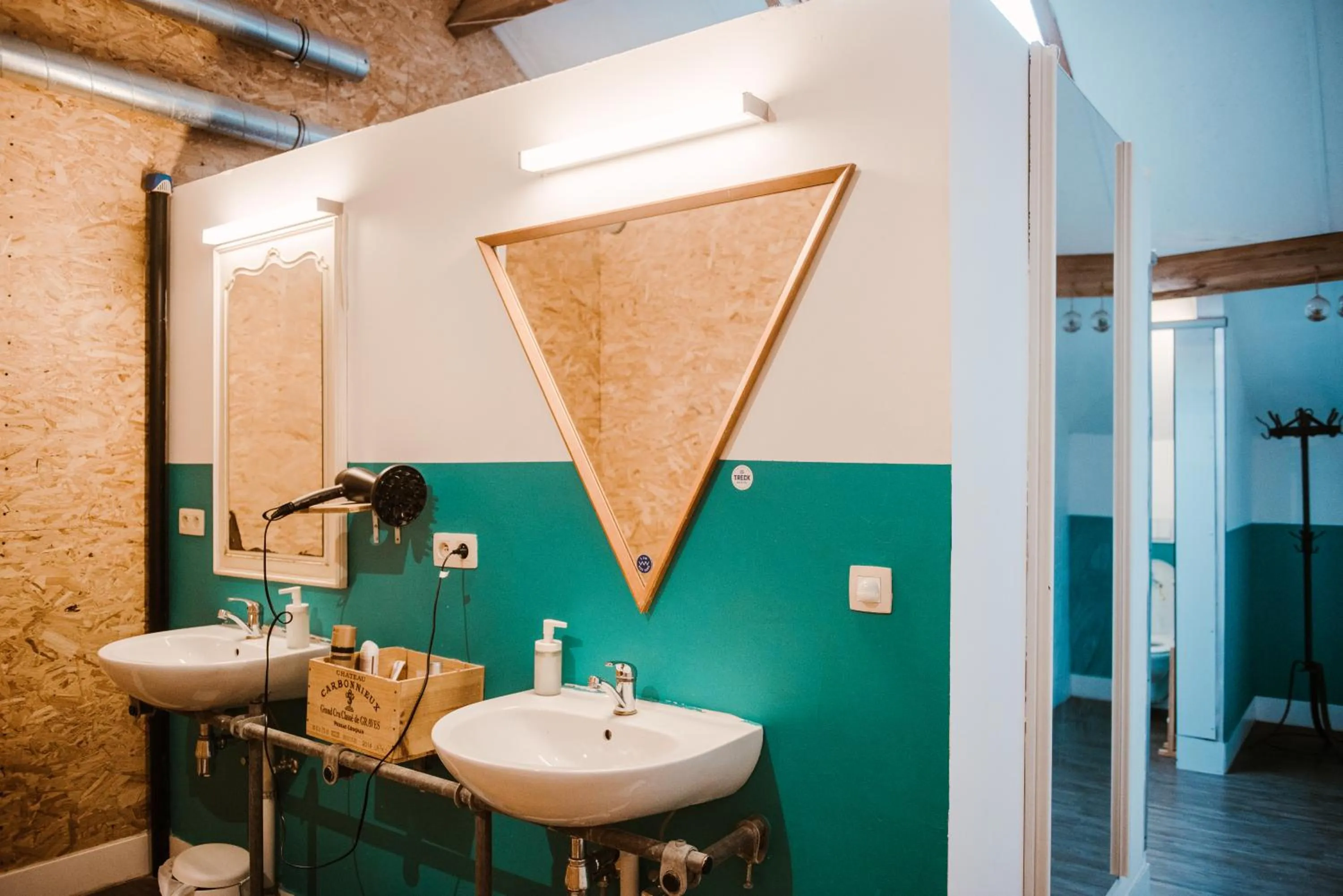 Shower in Treck Hostel