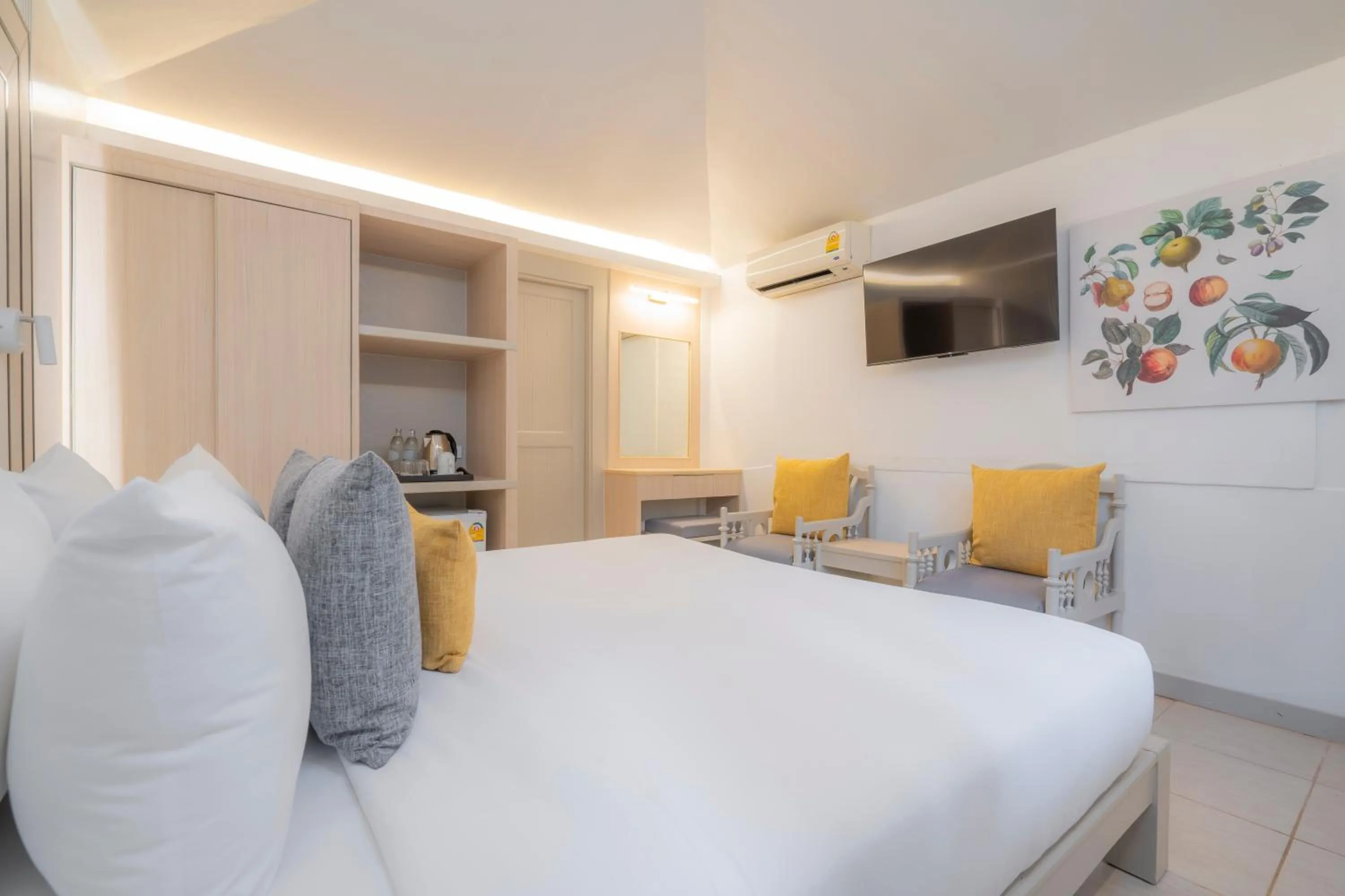 Bed in Sunshine Garden Resort