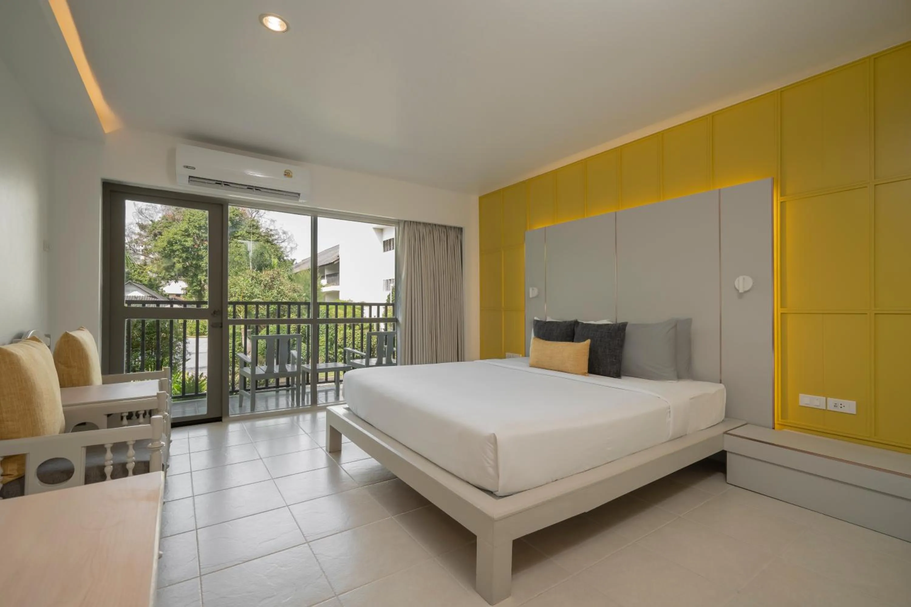 Bed in Sunshine Garden Resort