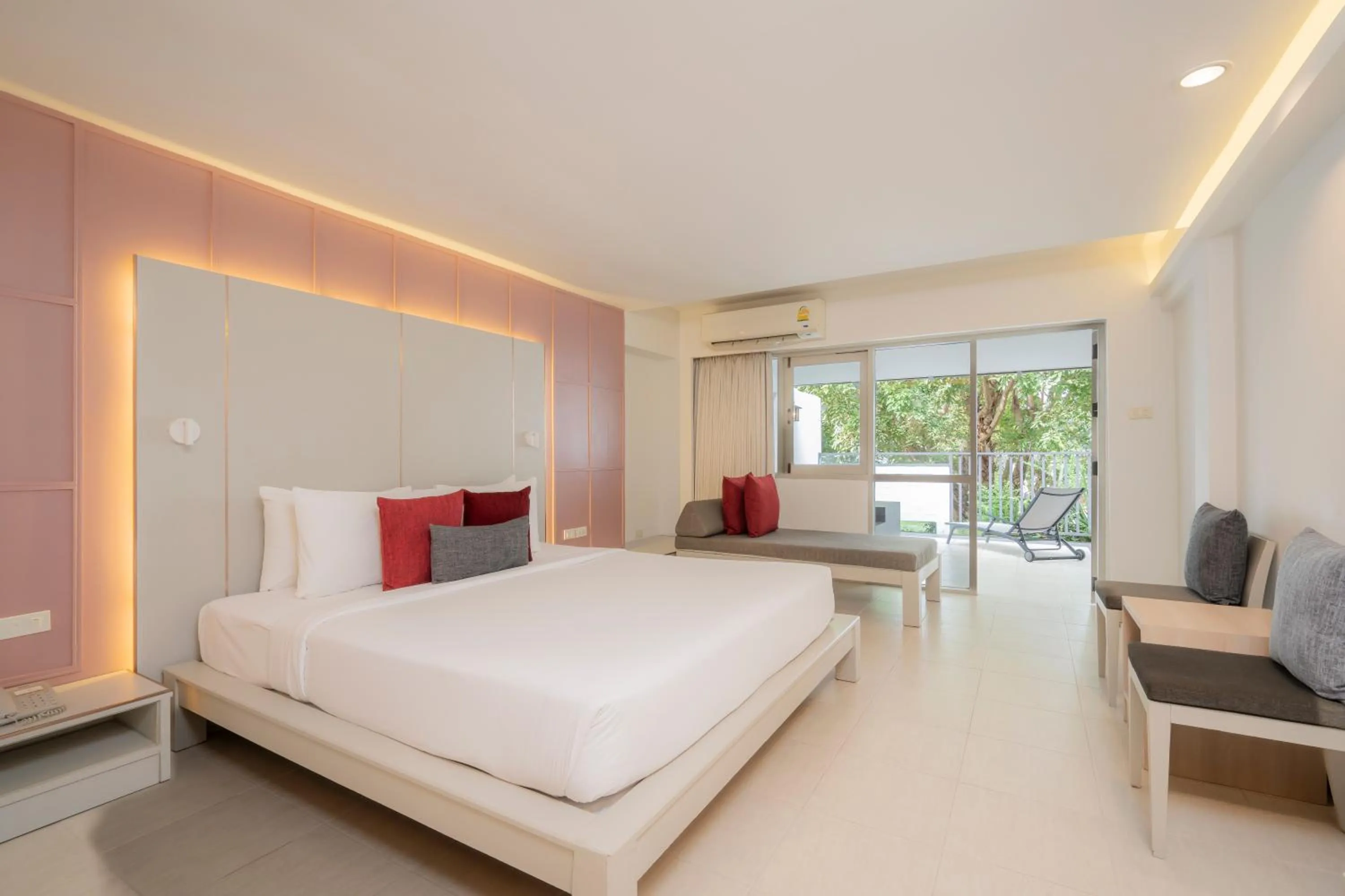 Bed in Sunshine Garden Resort