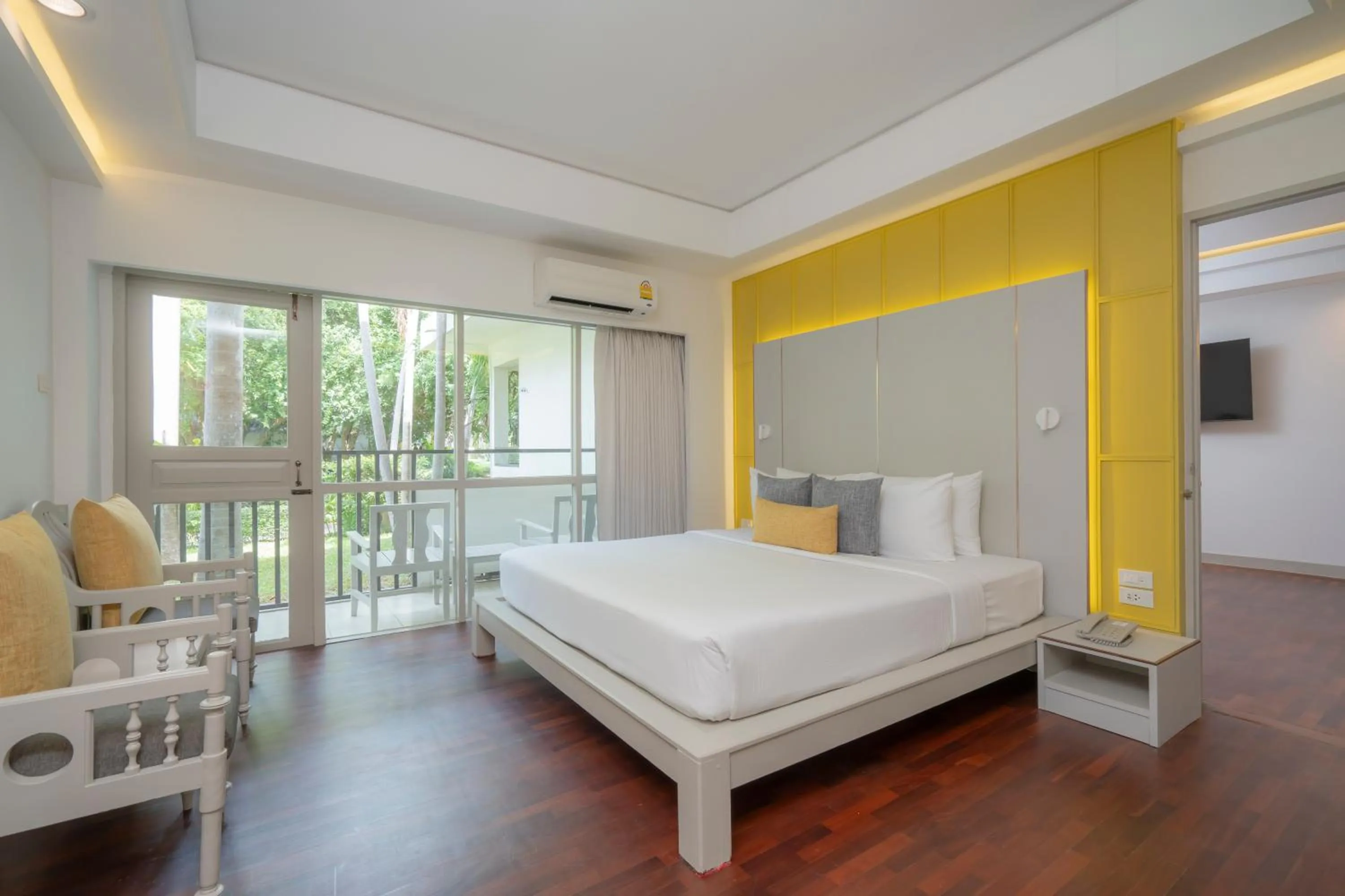 Bed in Sunshine Garden Resort