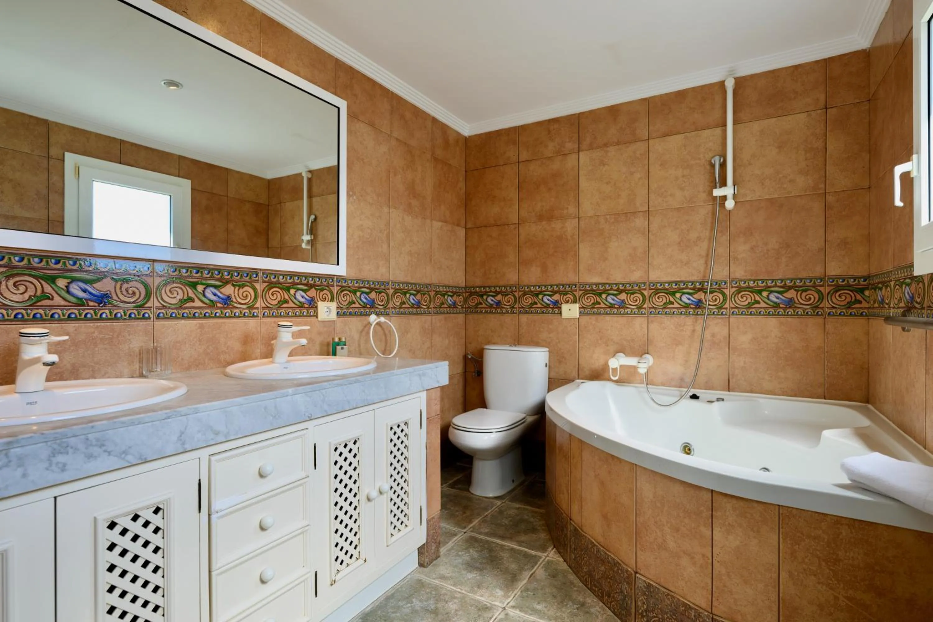 Shower in Bandama Golf Hotel by Airnest