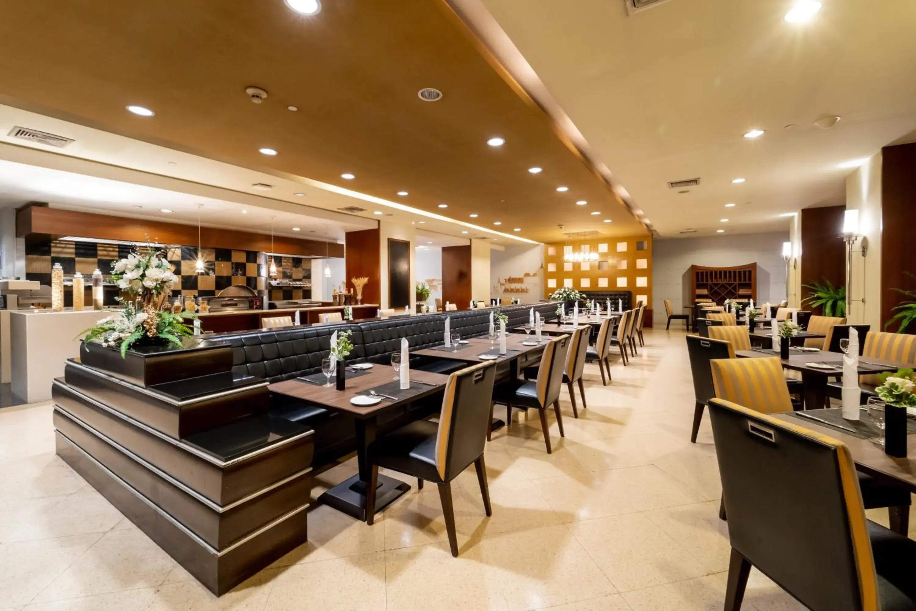 Restaurant/places to eat in Century Park Hotel Restaurant/places to eat in Century Park Hotel