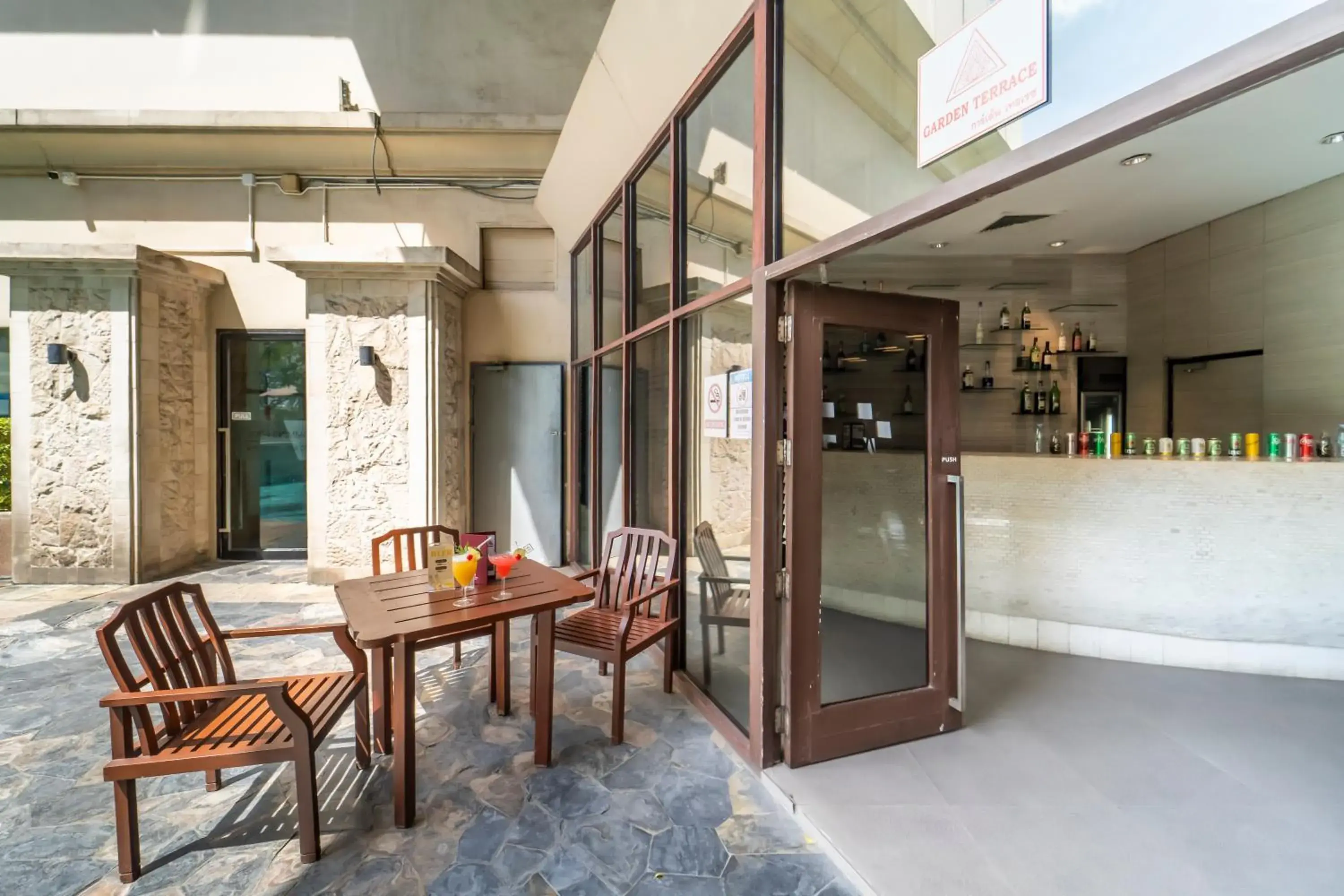 Lounge or bar in Century Park Hotel Lounge or bar in Century Park Hotel