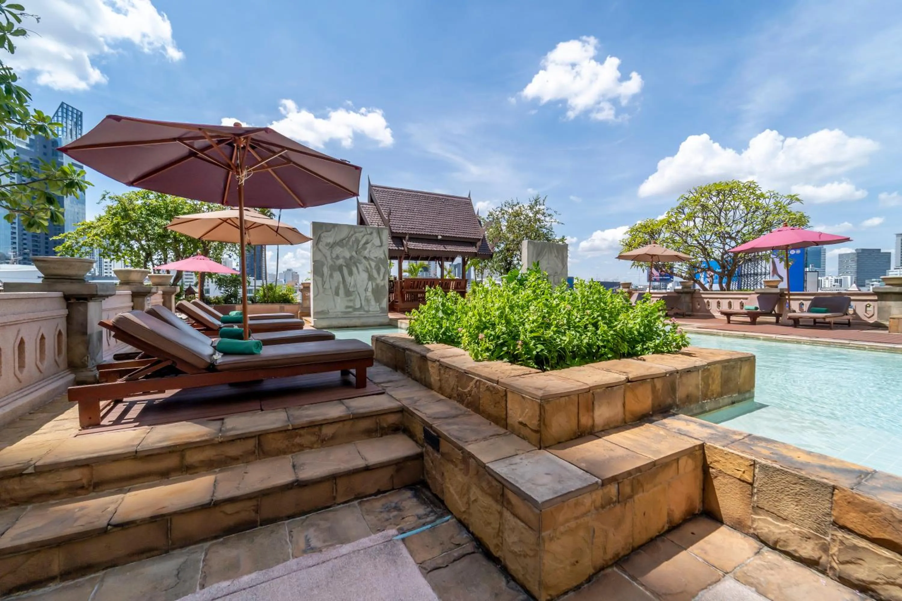 Swimming pool in Century Park Hotel