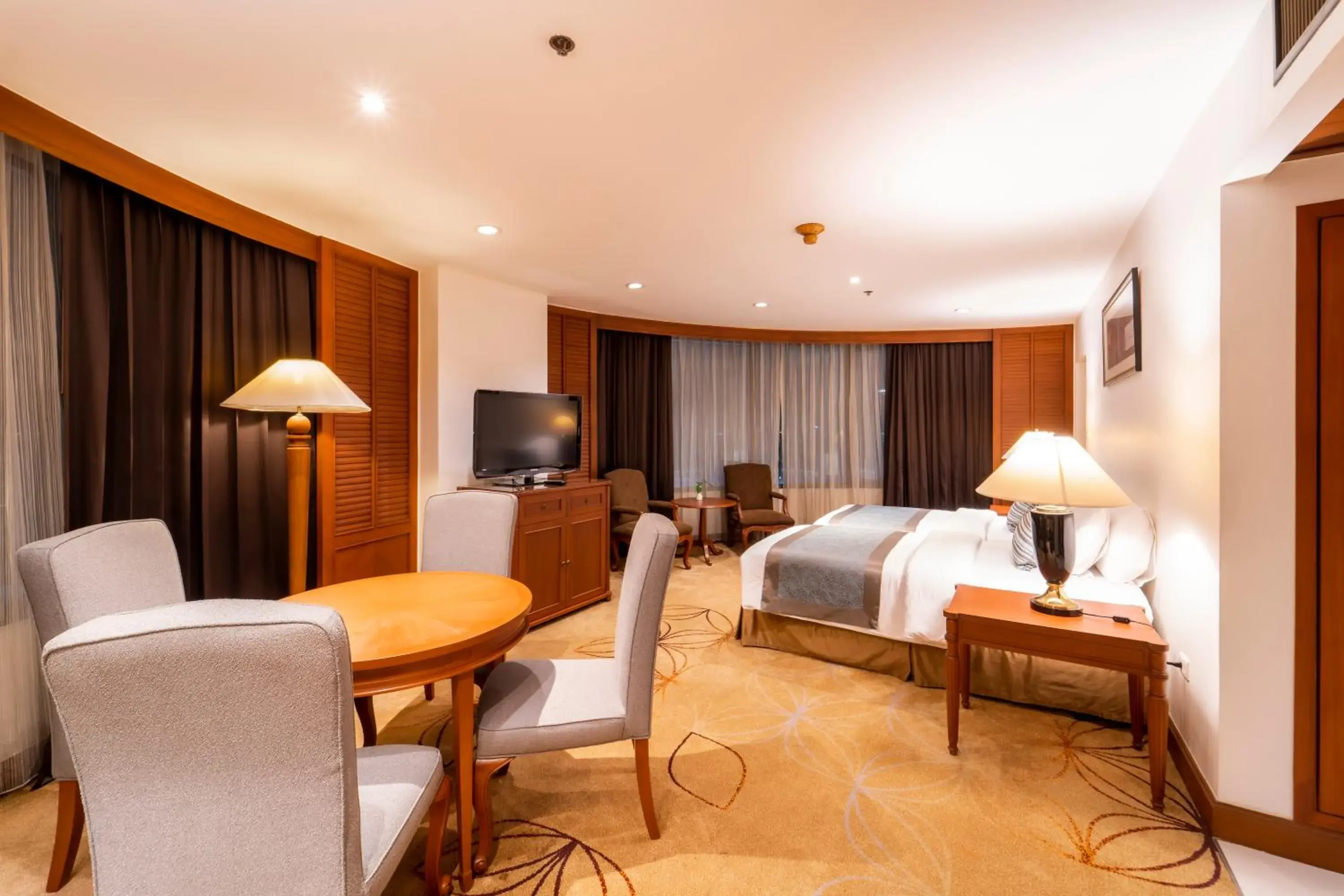 Bedroom, Bed in Century Park Hotel Bedroom, Bed in Century Park Hotel