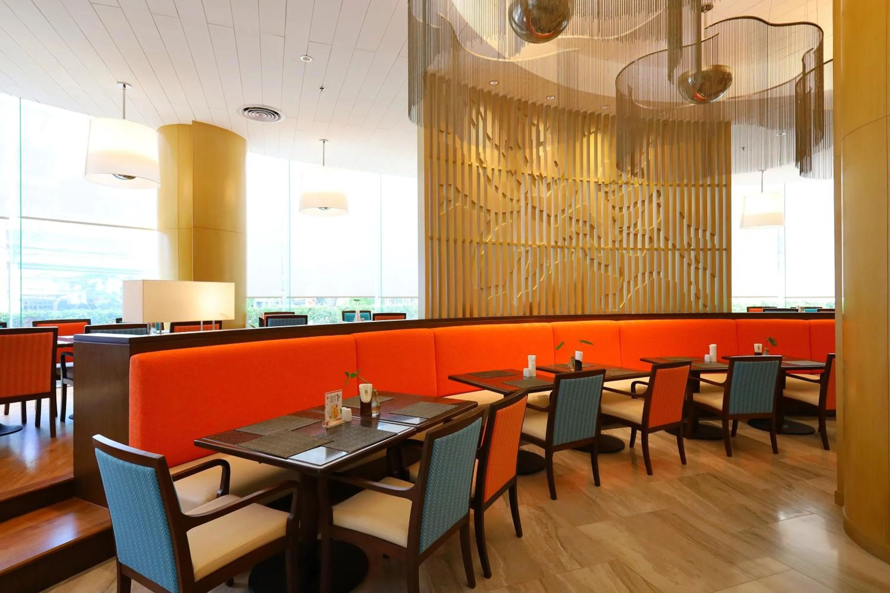 Restaurant/places to eat in Century Park Hotel