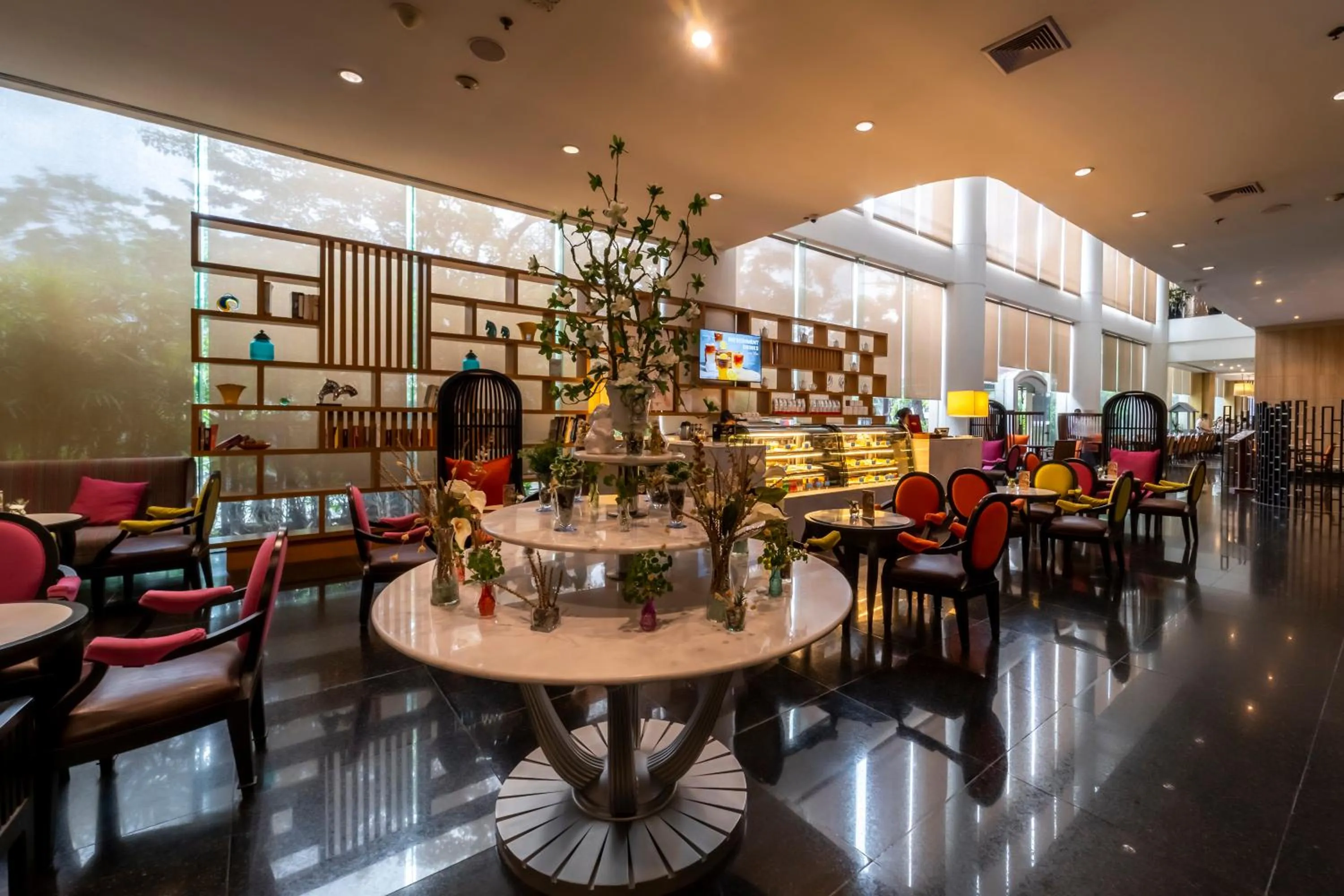 Restaurant/places to eat in Century Park Hotel