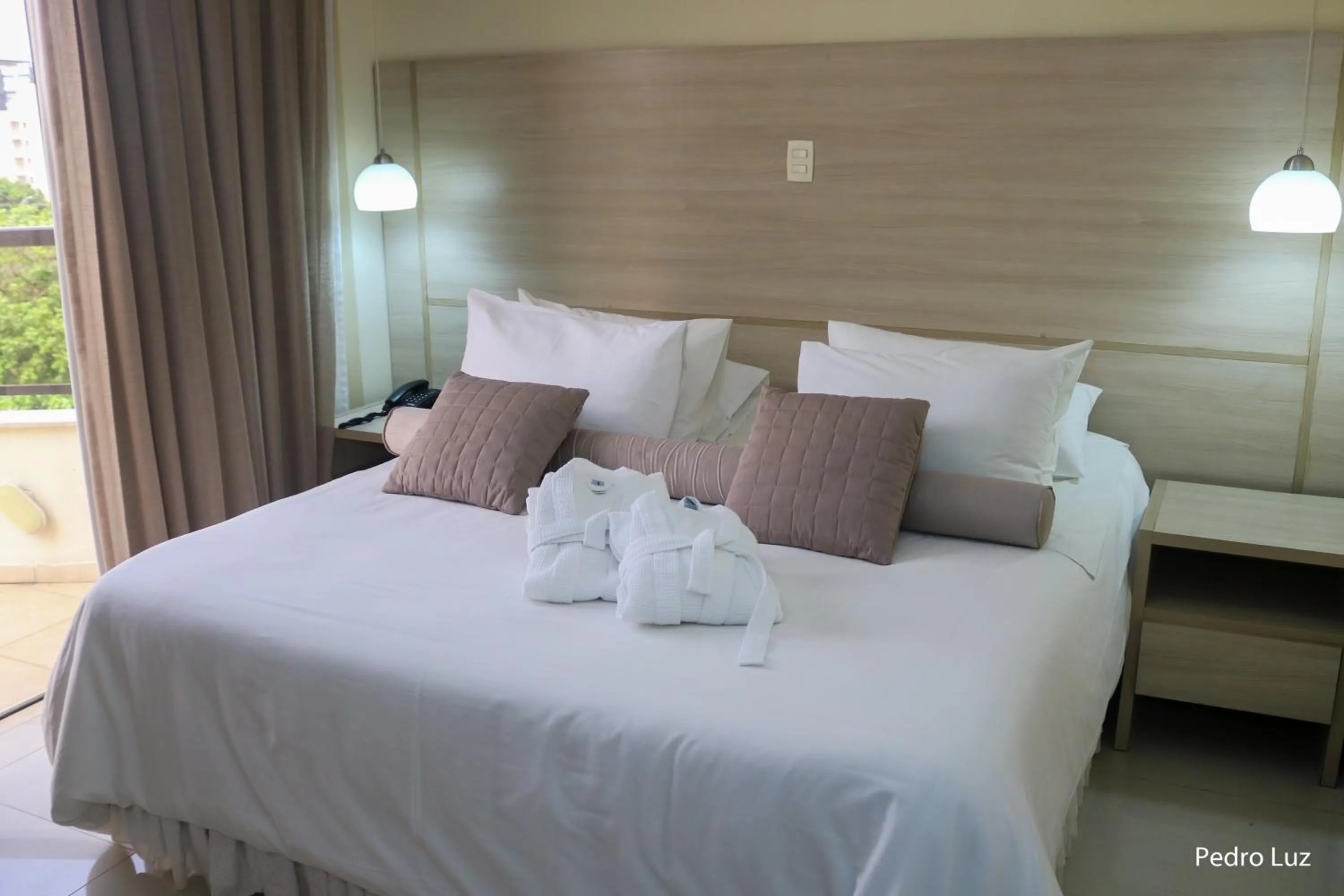 Bedroom, Bed in River Park Hotel