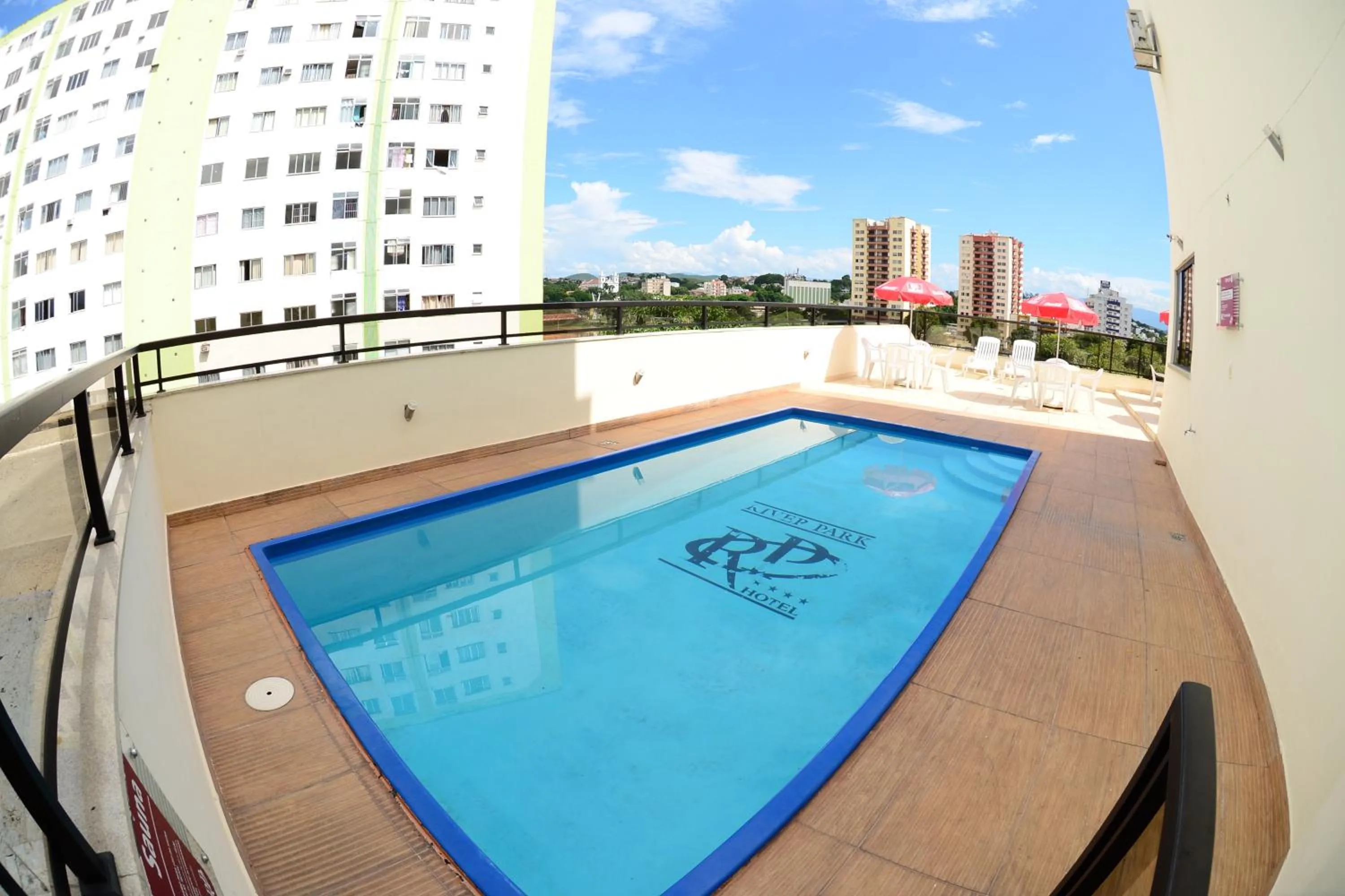 Swimming pool in River Park Hotel